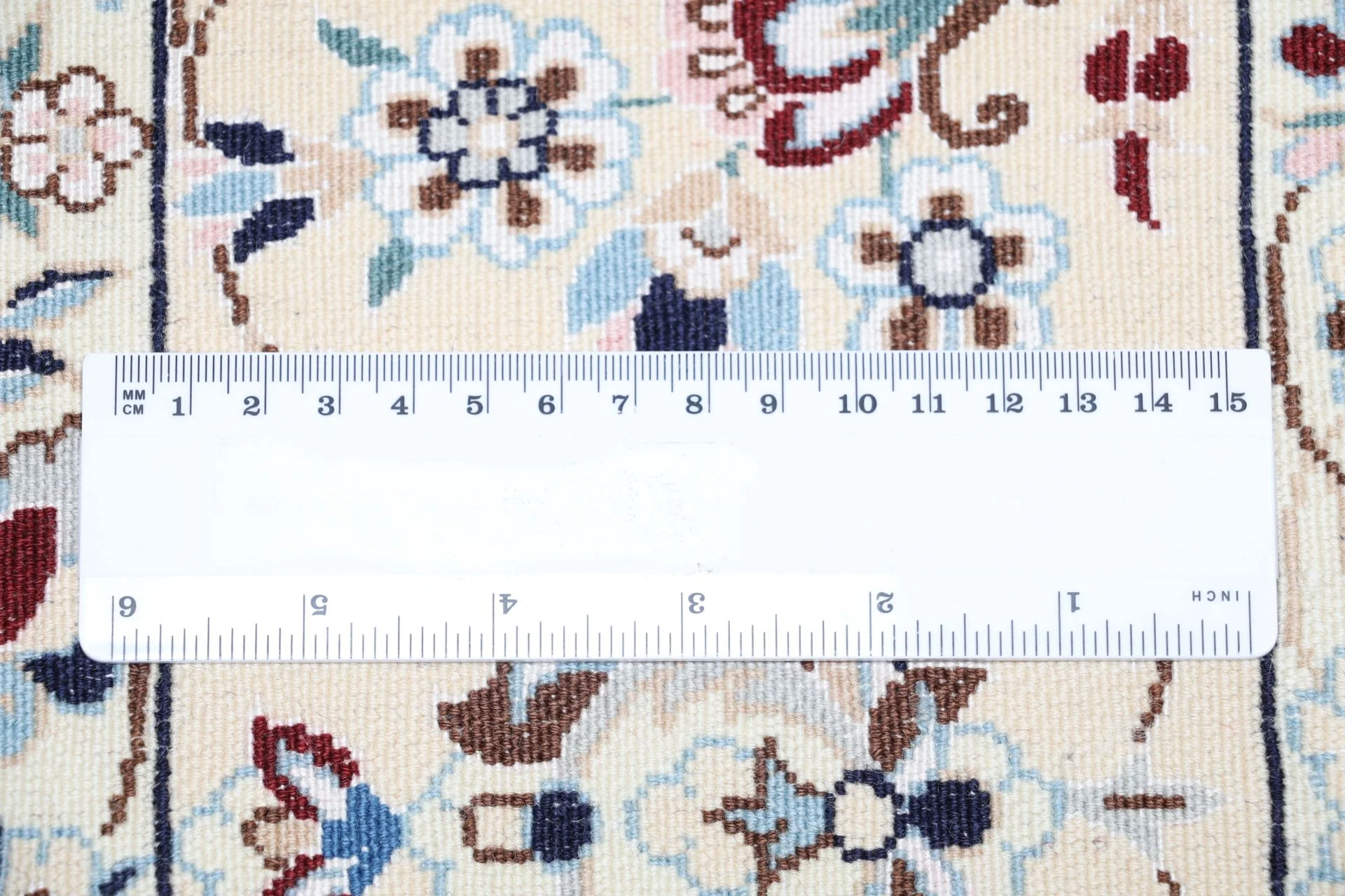 Wool & Silk Nain Persian Rug 160 × 242 cm, hand-knotted - Image 11