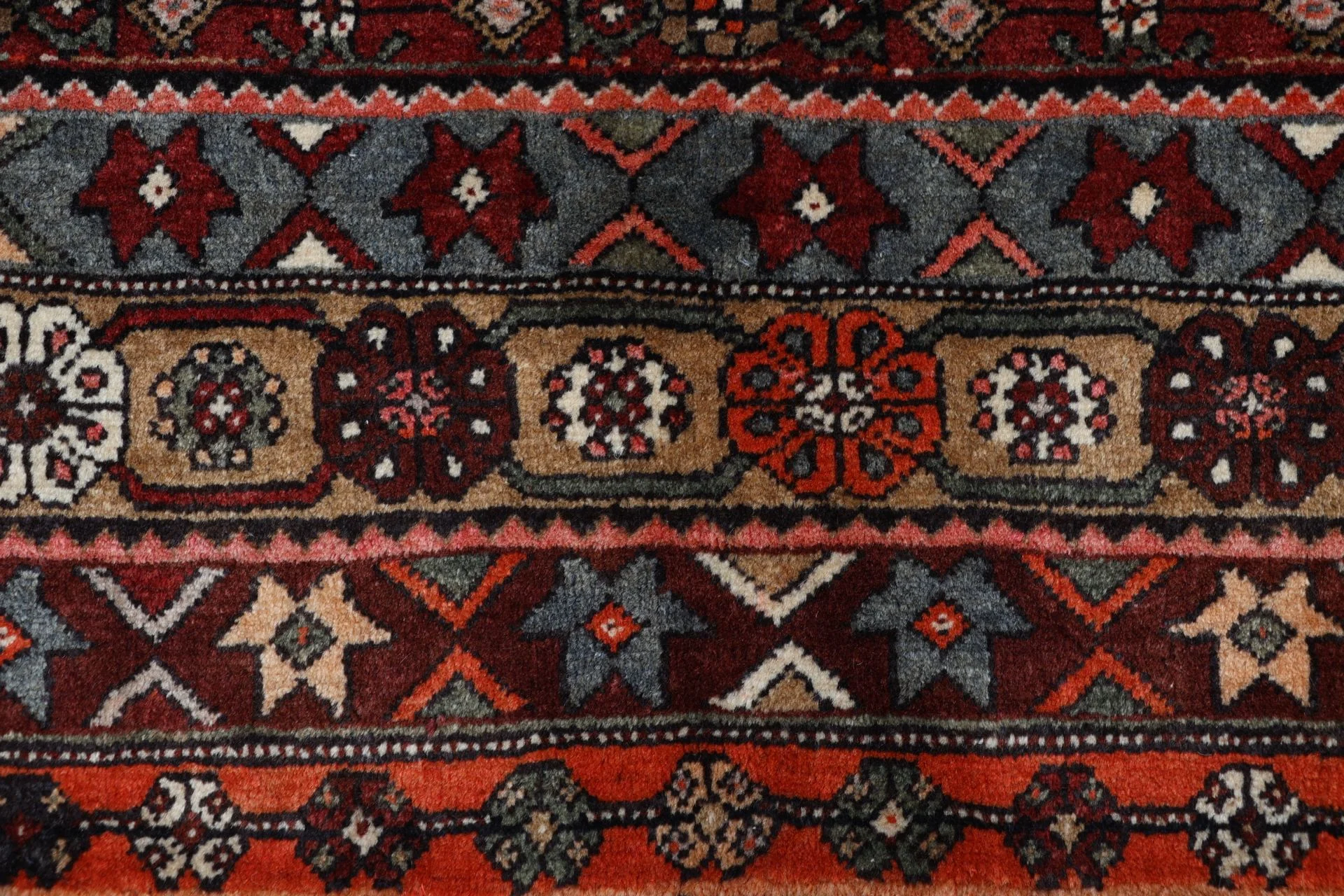 Hand-Knotted Bijar Persian Rug, 203 × 300 cm, Wool - Image 8