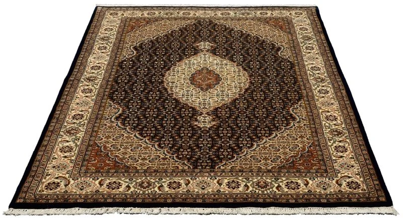 Alternative view of Tabriz Indian Rug 171 × 242 cm in Wool & Silk, hand-knotted