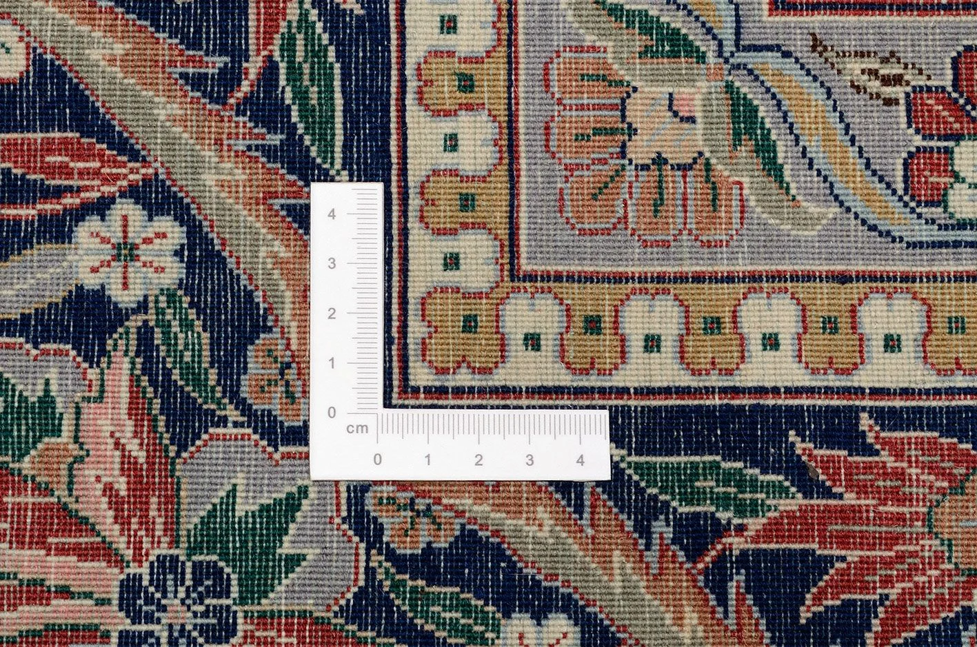 Isfahan Chinese Rug 258 × 360 cm in Wool, hand-knotted - Image 3