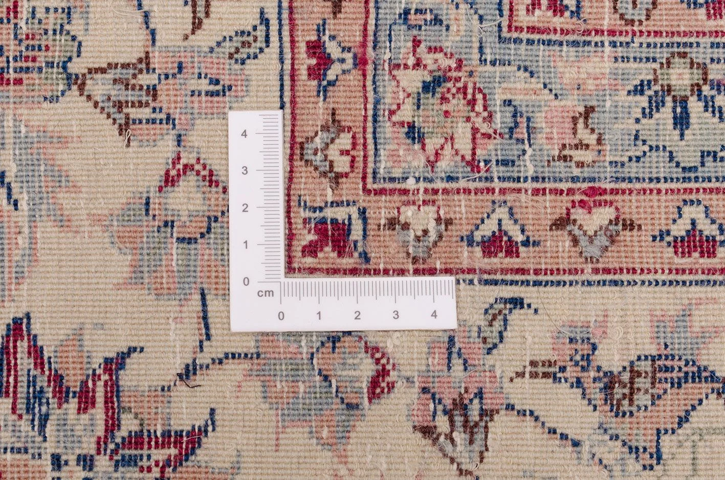 Isfahan Chinese Rug 250 × 307 cm in Wool, hand-knotted - Image 3