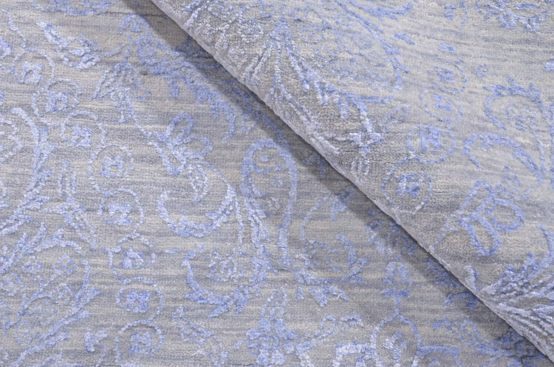 Hand-Knotted Indian Rug, 246 × 308 cm, Wool & Silk - Image 4
