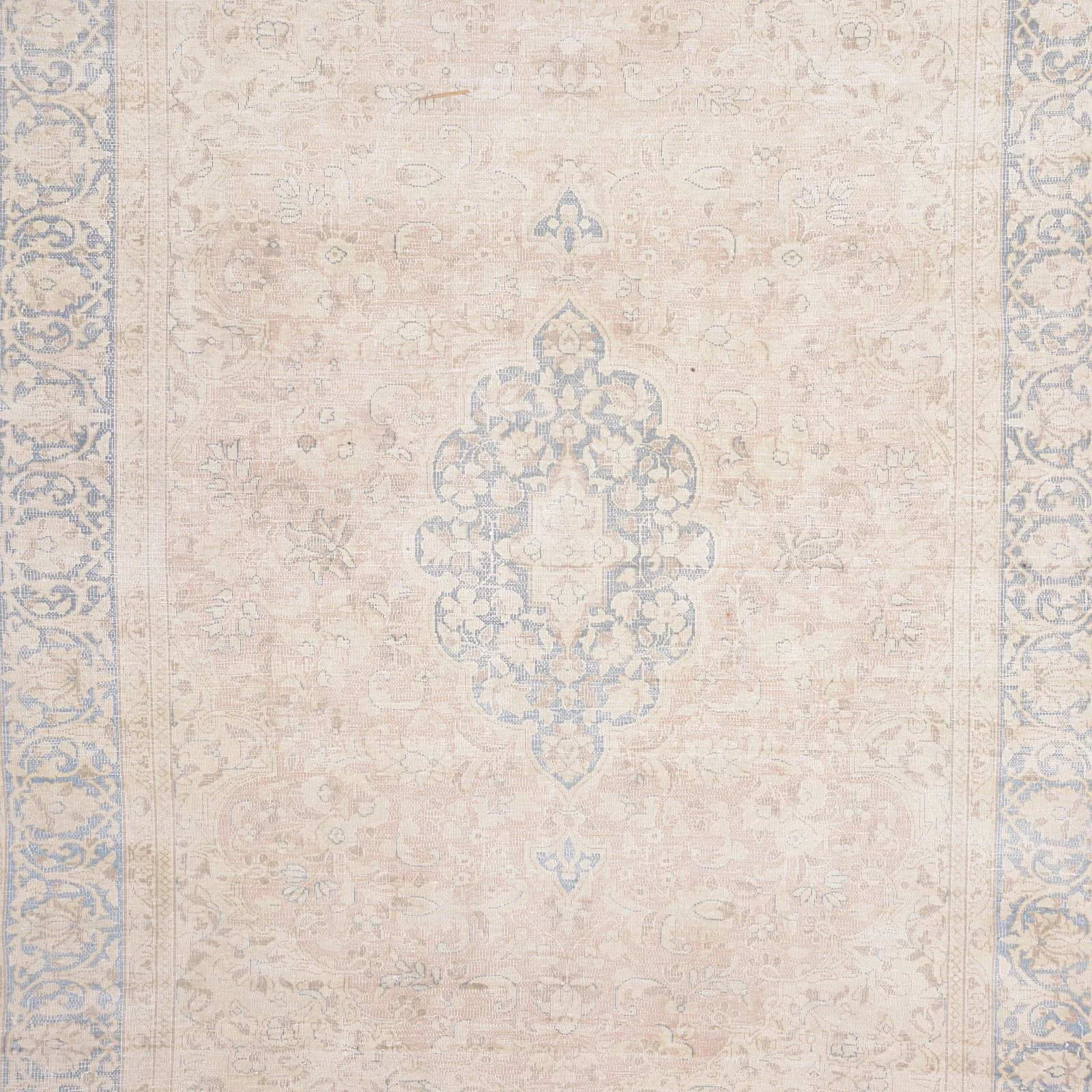 Alternative view of Pakistani Rug 263 × 202 cm in Wool, hand-knotted
