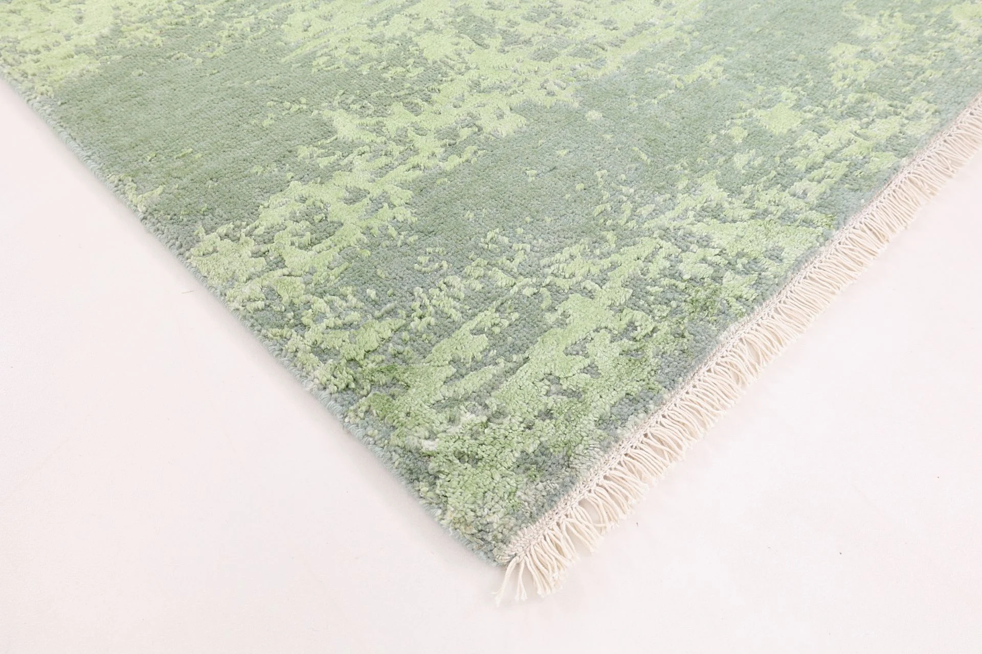 Indian Rug 123 × 178 cm in Wool & Silk, hand-knotted - Image 6