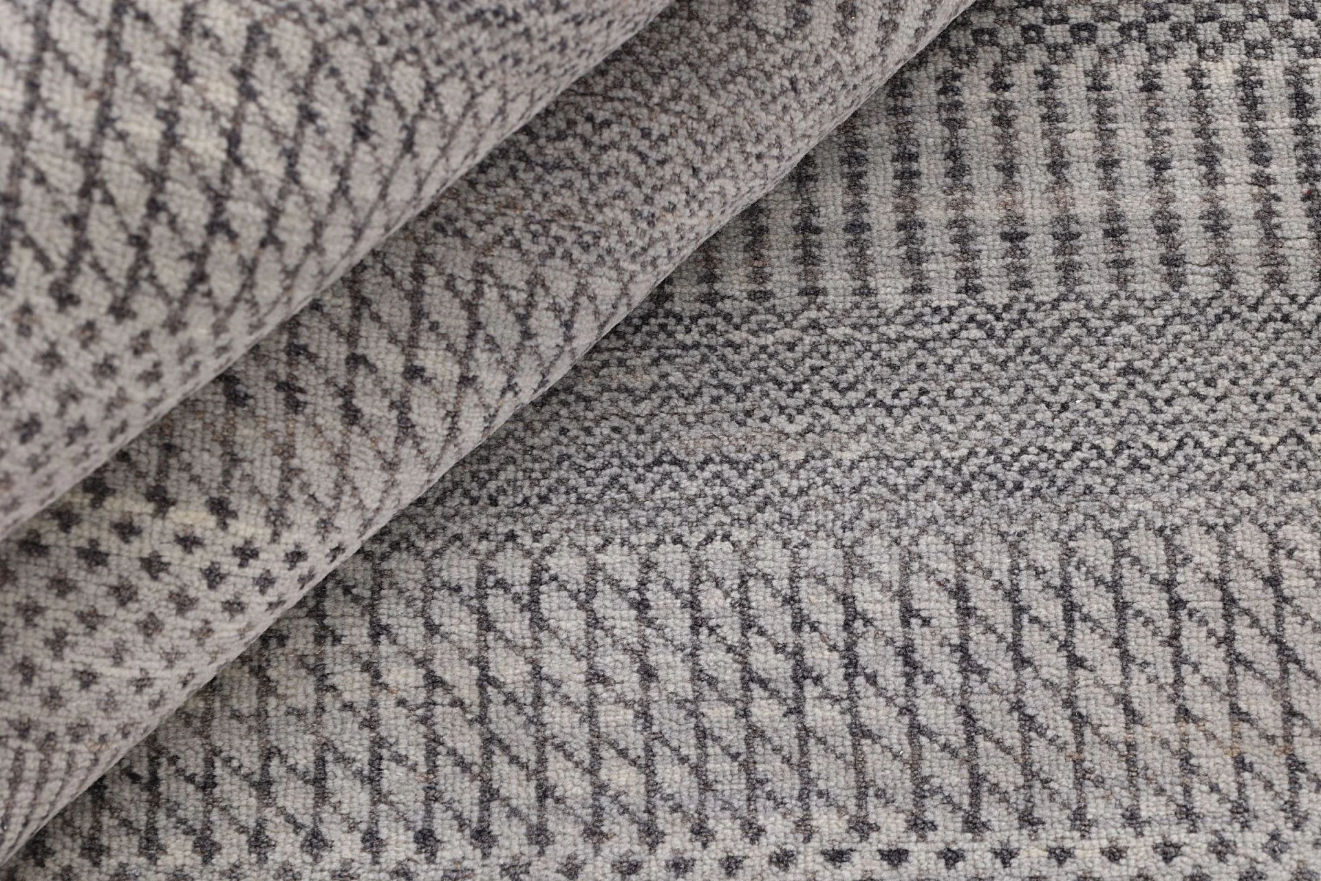 Wool & Silk Indian Rug 274 × 372 cm, hand-knotted - Image 8
