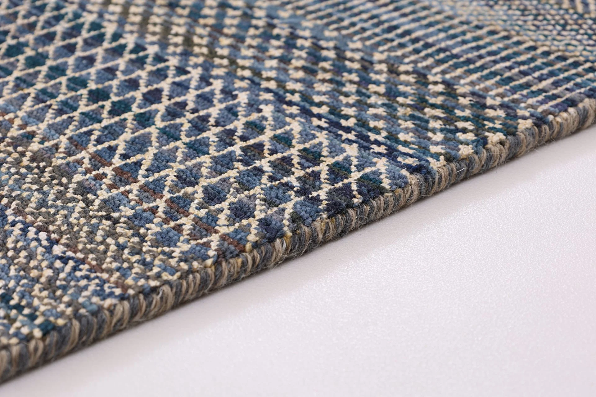 Indian Rug 247 × 303 cm in Wool & Silk, hand-knotted - Image 6