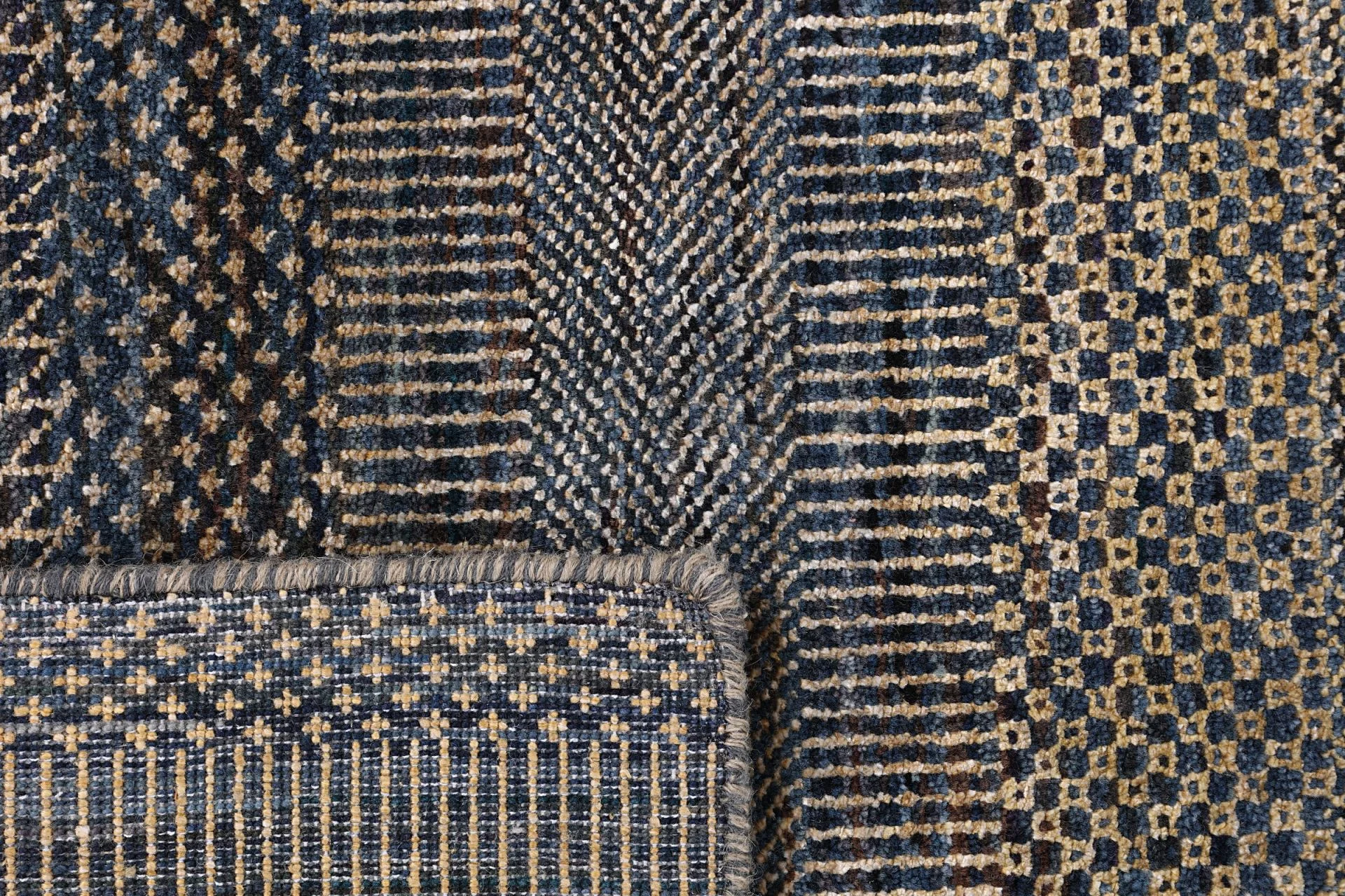 Indian Rug 247 × 303 cm in Wool & Silk, hand-knotted - Image 7