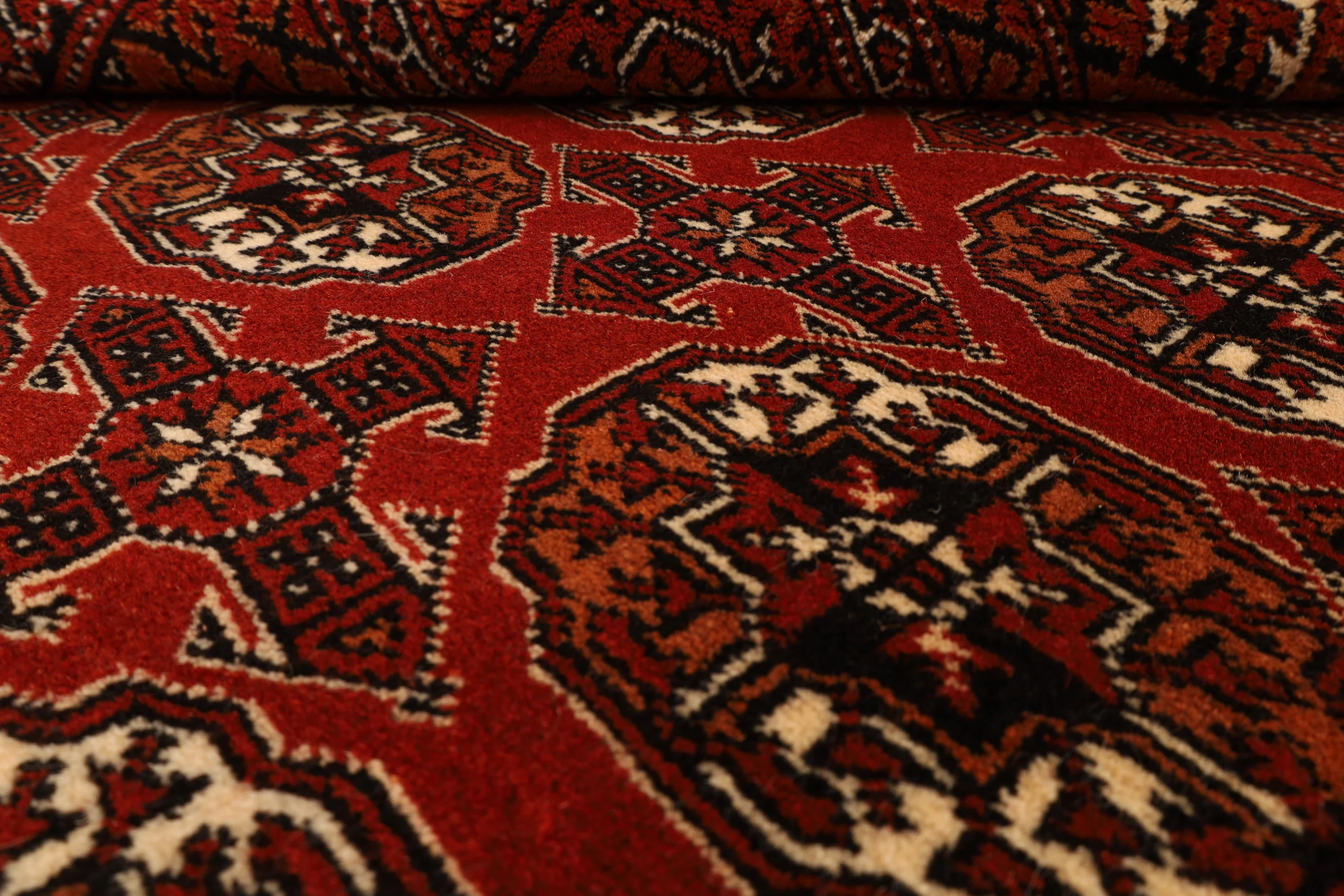 Oriental Rug 200 × 139 cm in Wool, hand-knotted - Image 6