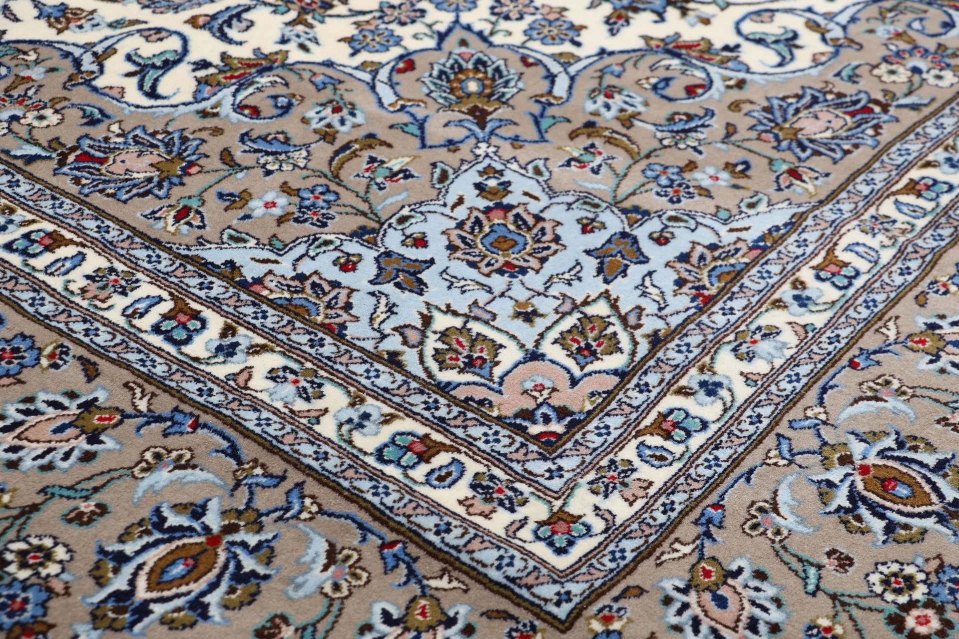 Kashan Persian Rug 252 × 346 cm in Wool, hand-knotted - Image 5