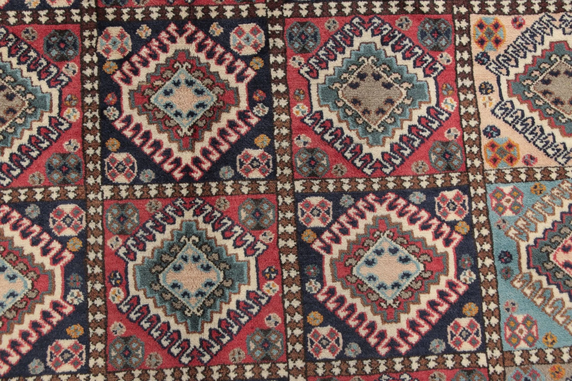 Alternative view of Wool Persian Rug 150 × 280 cm, hand-knotted