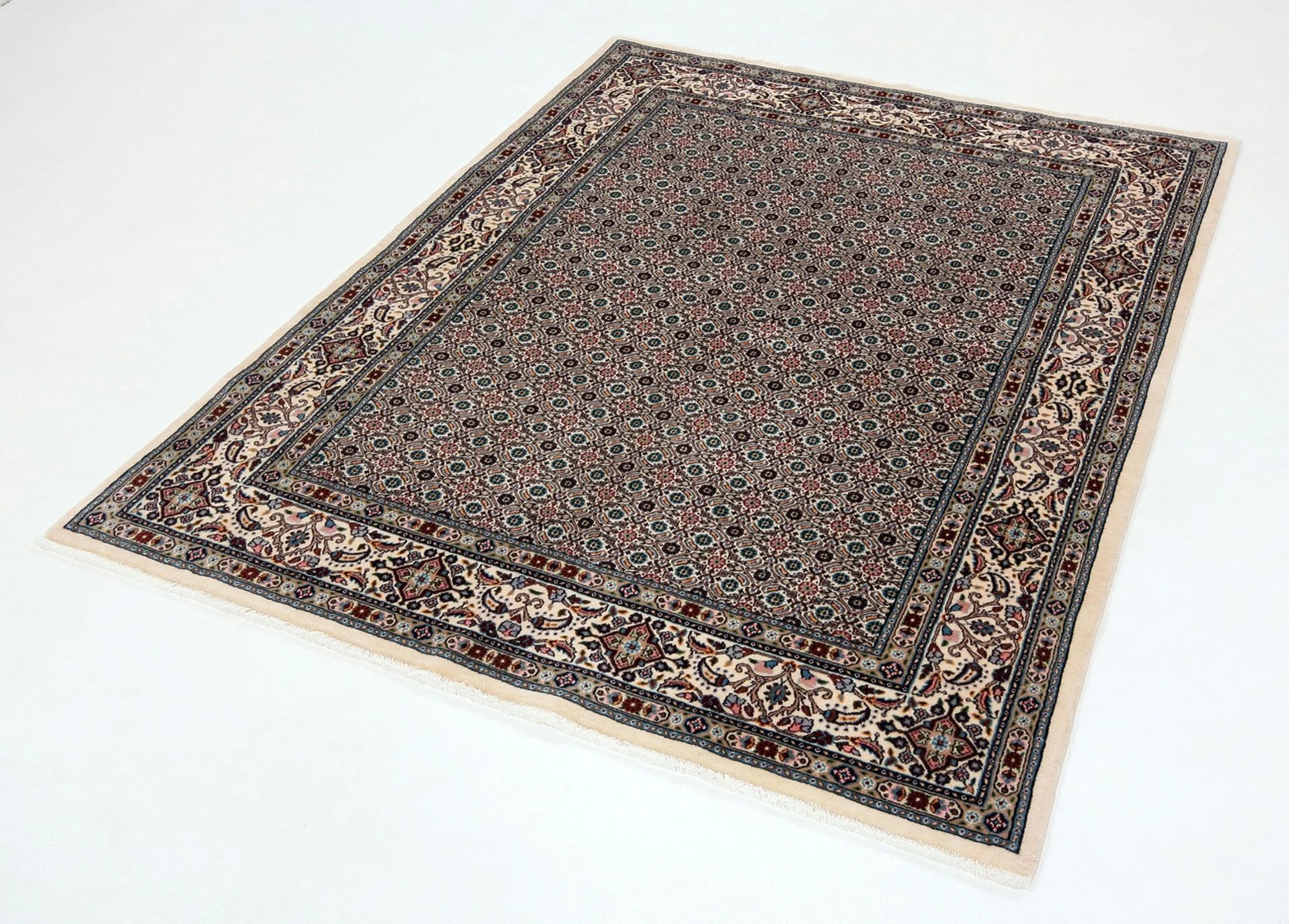 Alternative view of Moud Persian Rug 150 × 200 cm in Wool, hand-knotted