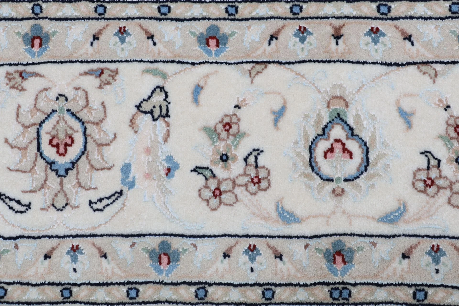 Hand-Knotted Nain Persian Rug, 200 × 296 cm, Wool - Image 8