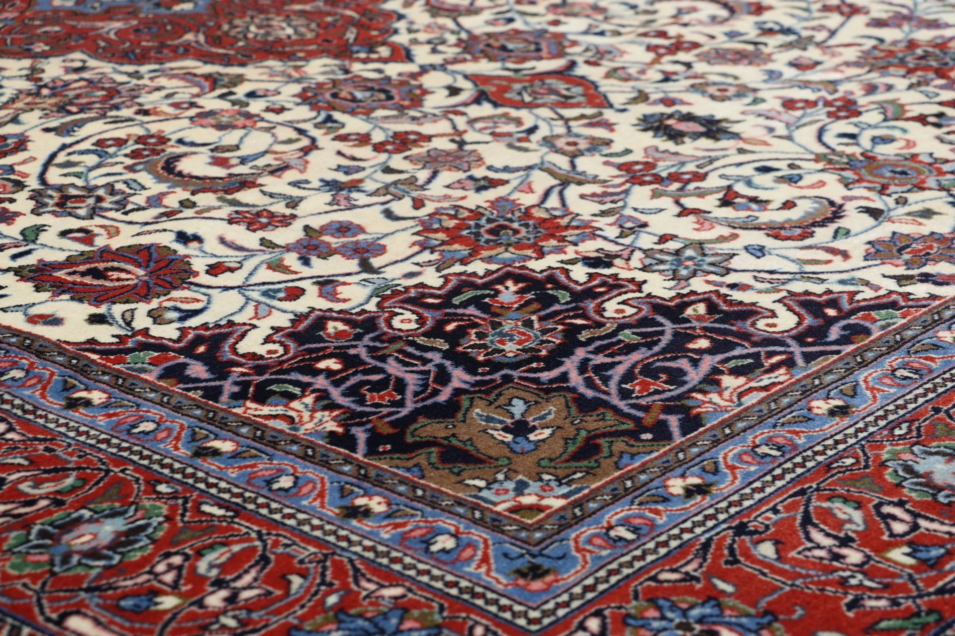 Hand-Knotted Sarouk Persian Rug, 220 × 327 cm, Wool - Image 7