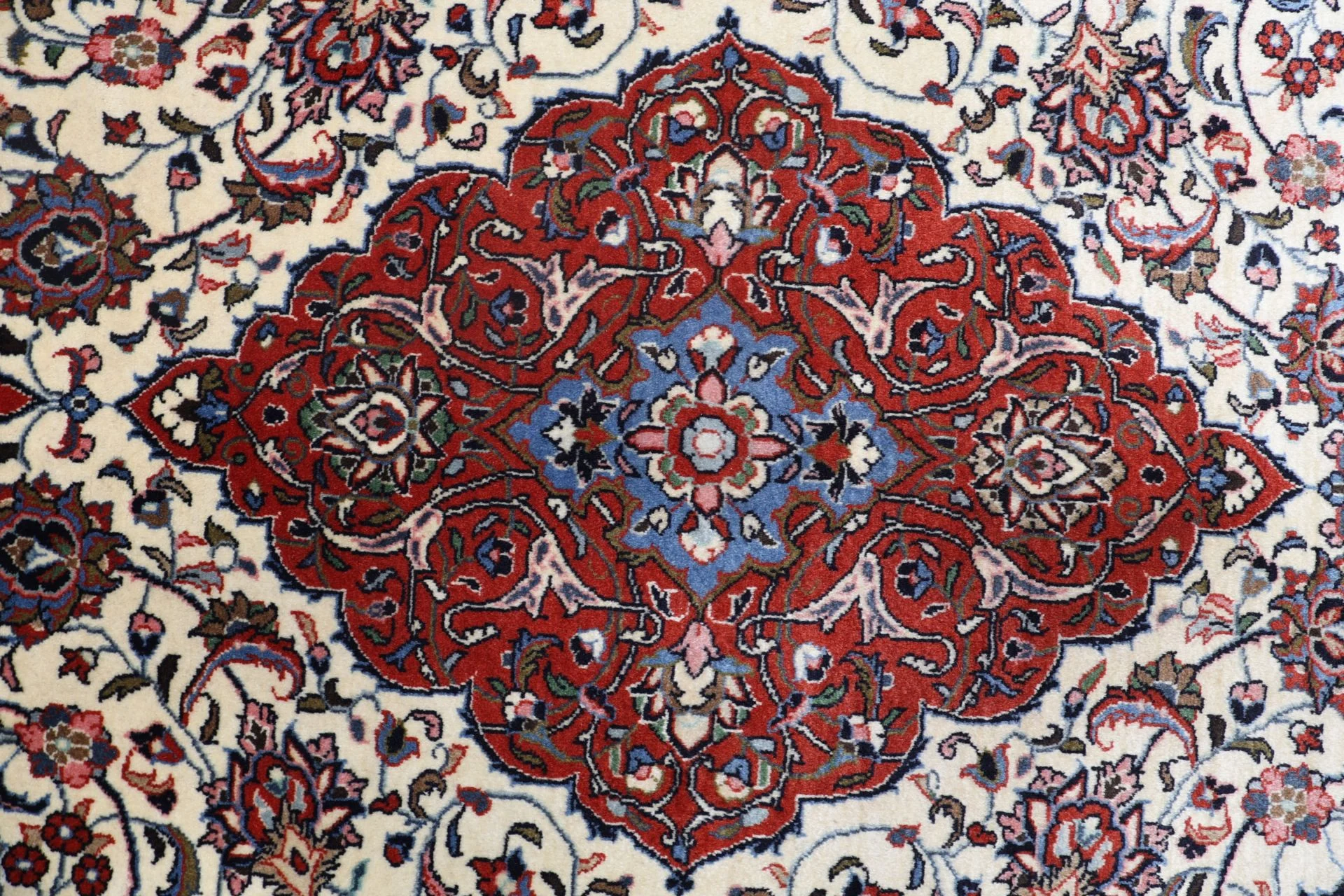 Hand-Knotted Sarouk Persian Rug, 220 × 327 cm, Wool - Image 9