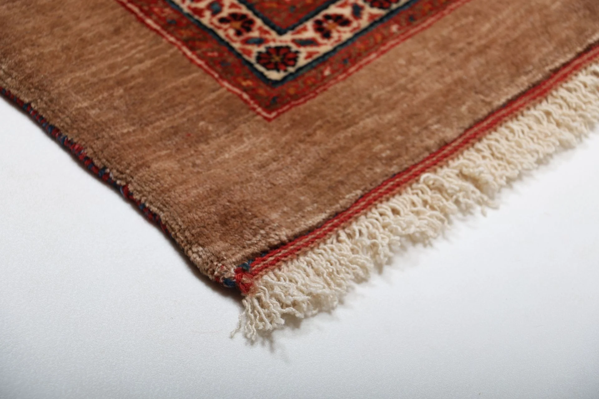 Hand-Knotted Qashqai Persian Rug, 209 × 241 cm, Wool - Image 6