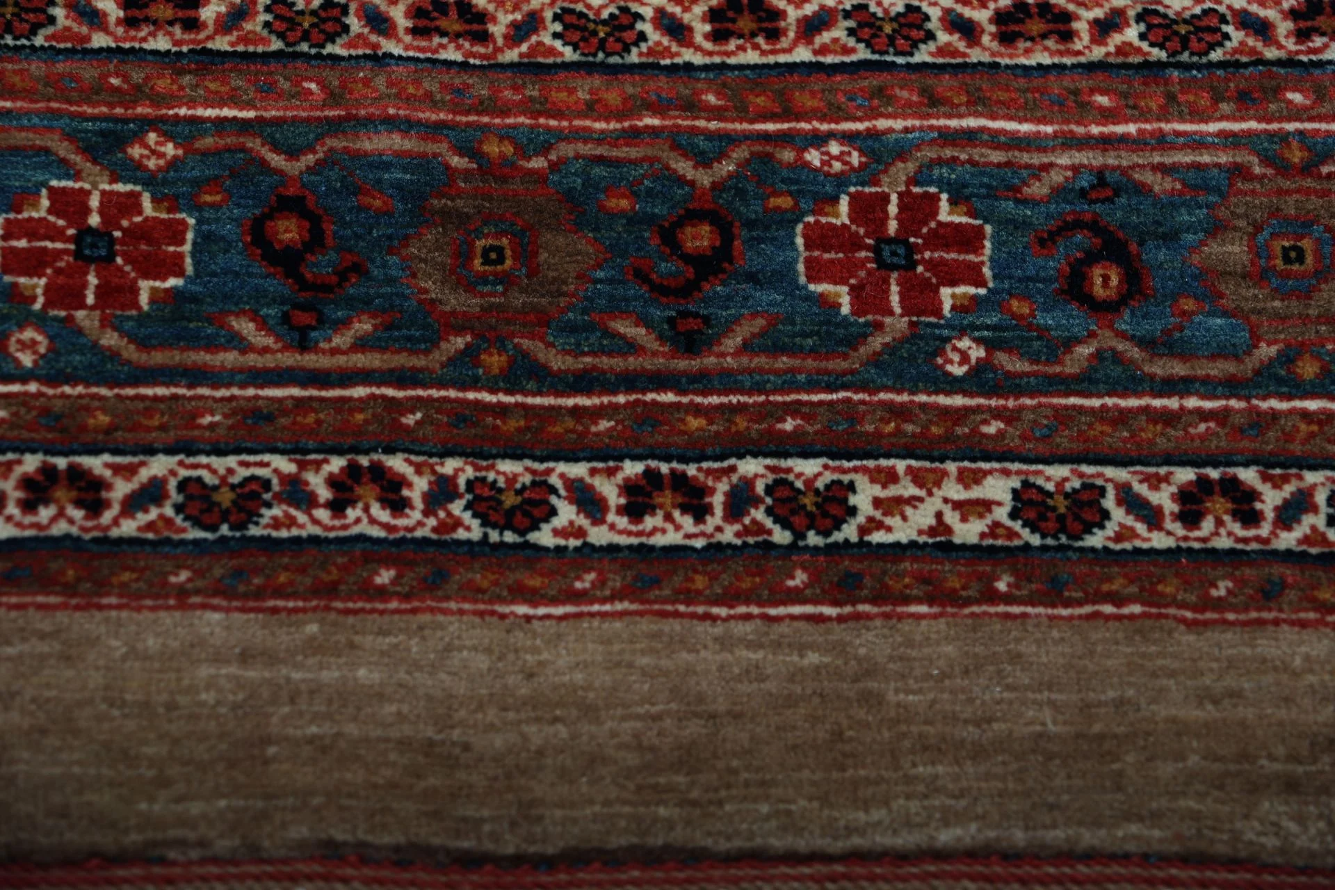 Hand-Knotted Qashqai Persian Rug, 209 × 241 cm, Wool - Image 7