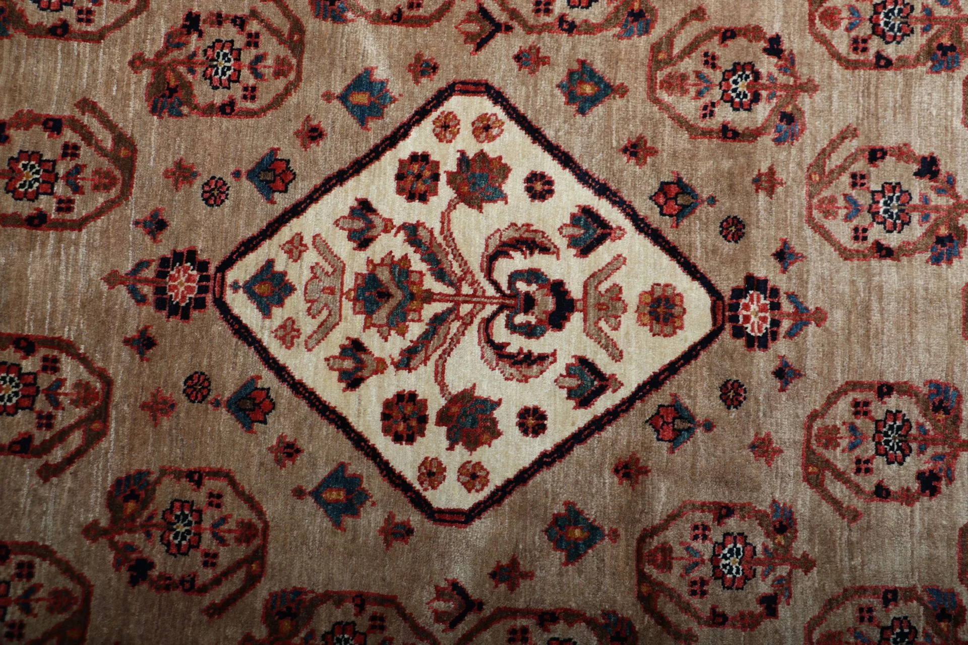 Hand-Knotted Qashqai Persian Rug, 209 × 241 cm, Wool - Image 9