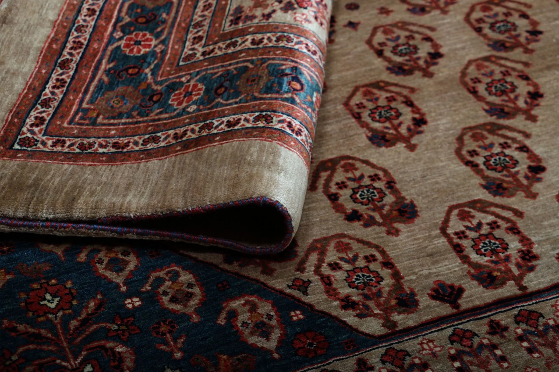 Hand-Knotted Qashqai Persian Rug, 209 × 241 cm, Wool - Image 10