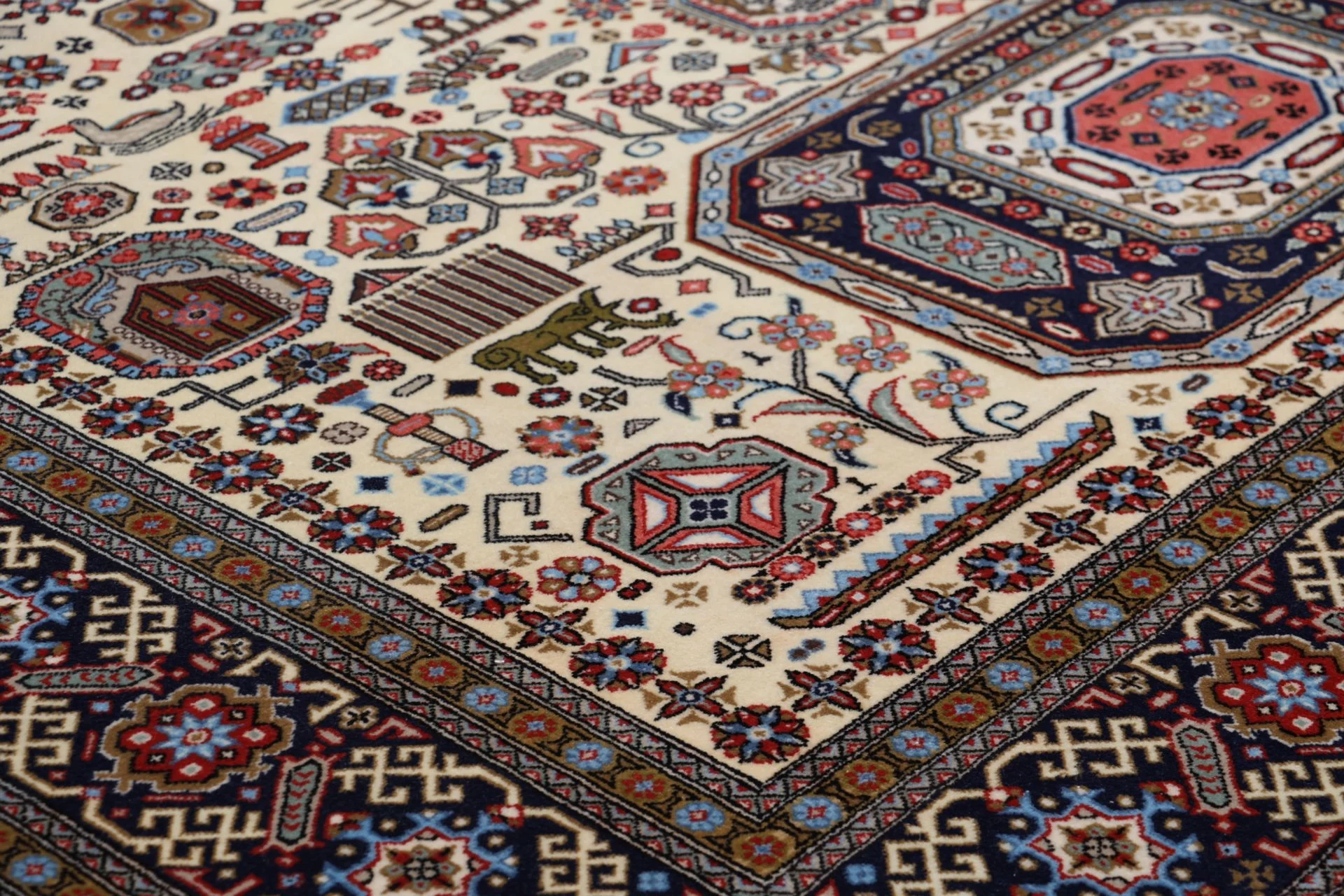 Wool Qom Persian Rug 195 × 295 cm, hand-knotted - Image 5