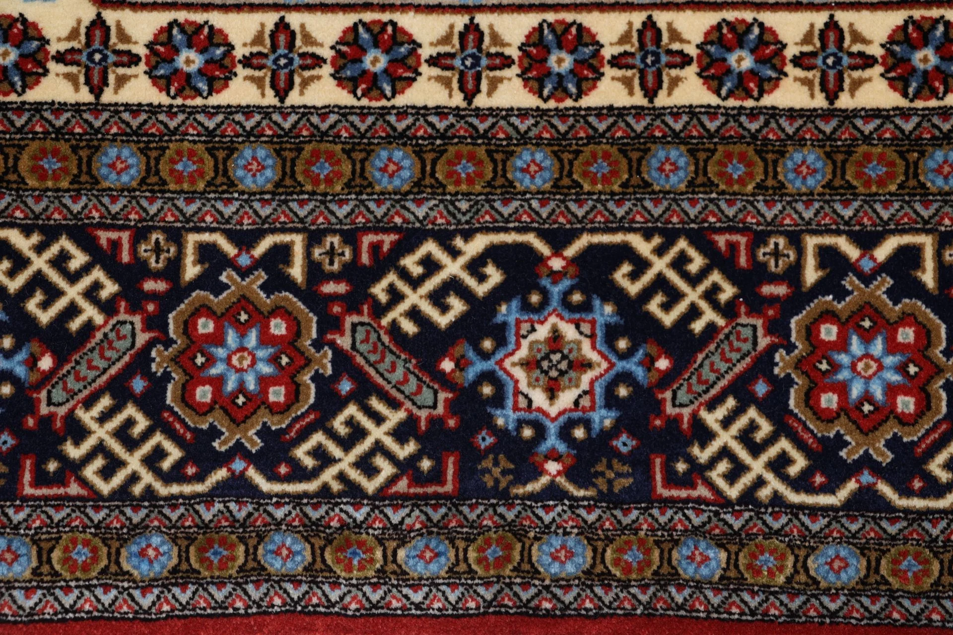 Wool Qom Persian Rug 195 × 295 cm, hand-knotted - Image 8