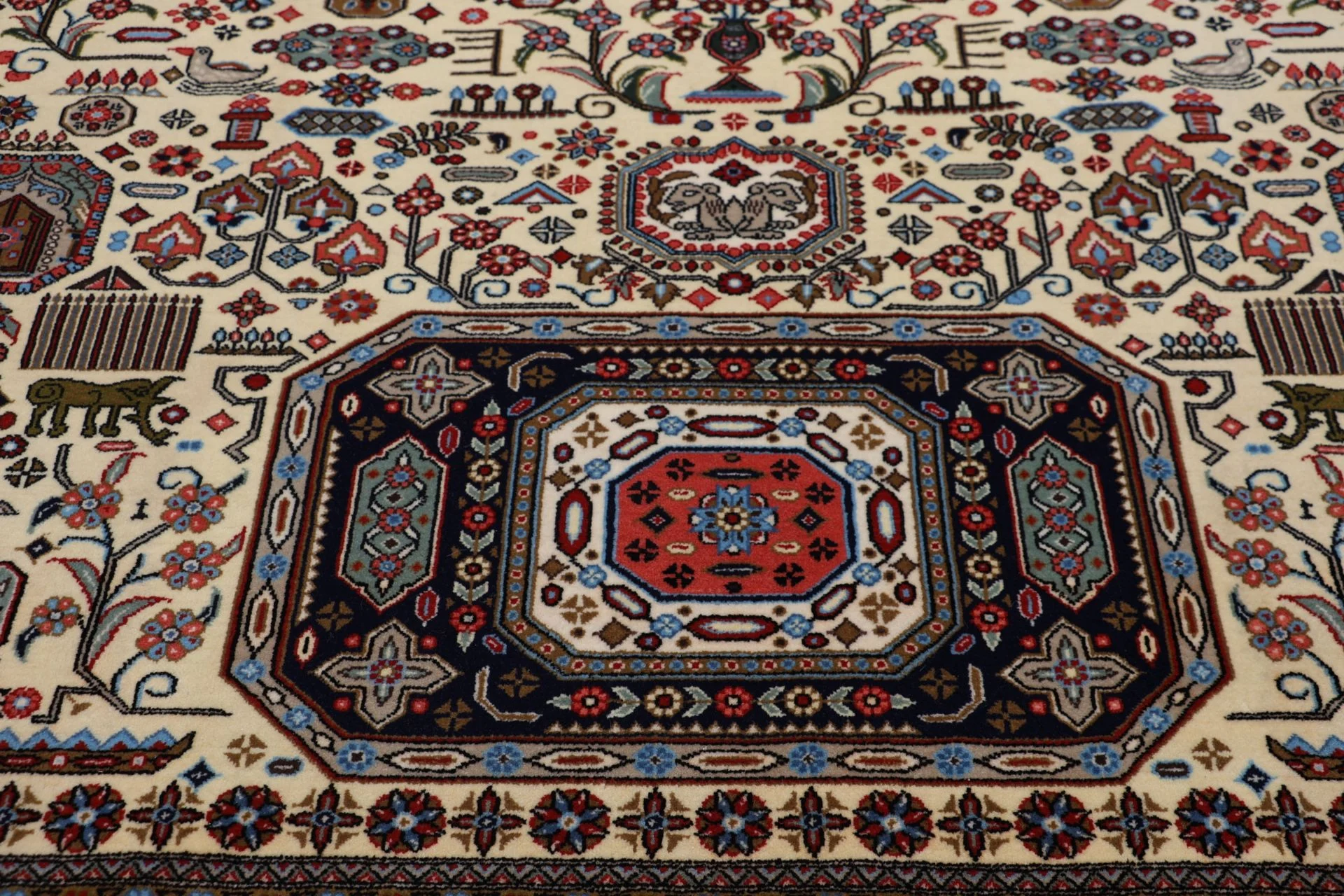 Wool Qom Persian Rug 195 × 295 cm, hand-knotted - Image 12