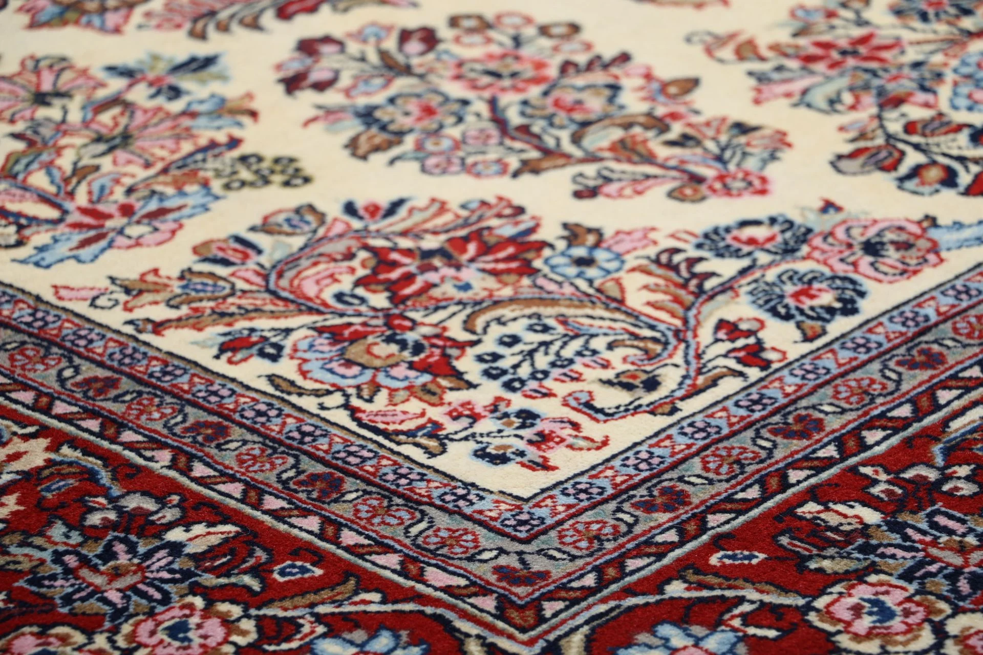 Hand-Knotted Sarouk Persian Rug, 250 × 340 cm, Wool - Image 7