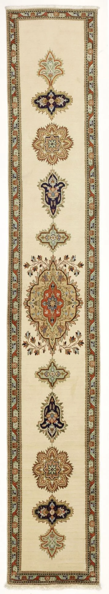 Isfahan Persian Rug 76 × 493 cm in Wool, hand-knotted