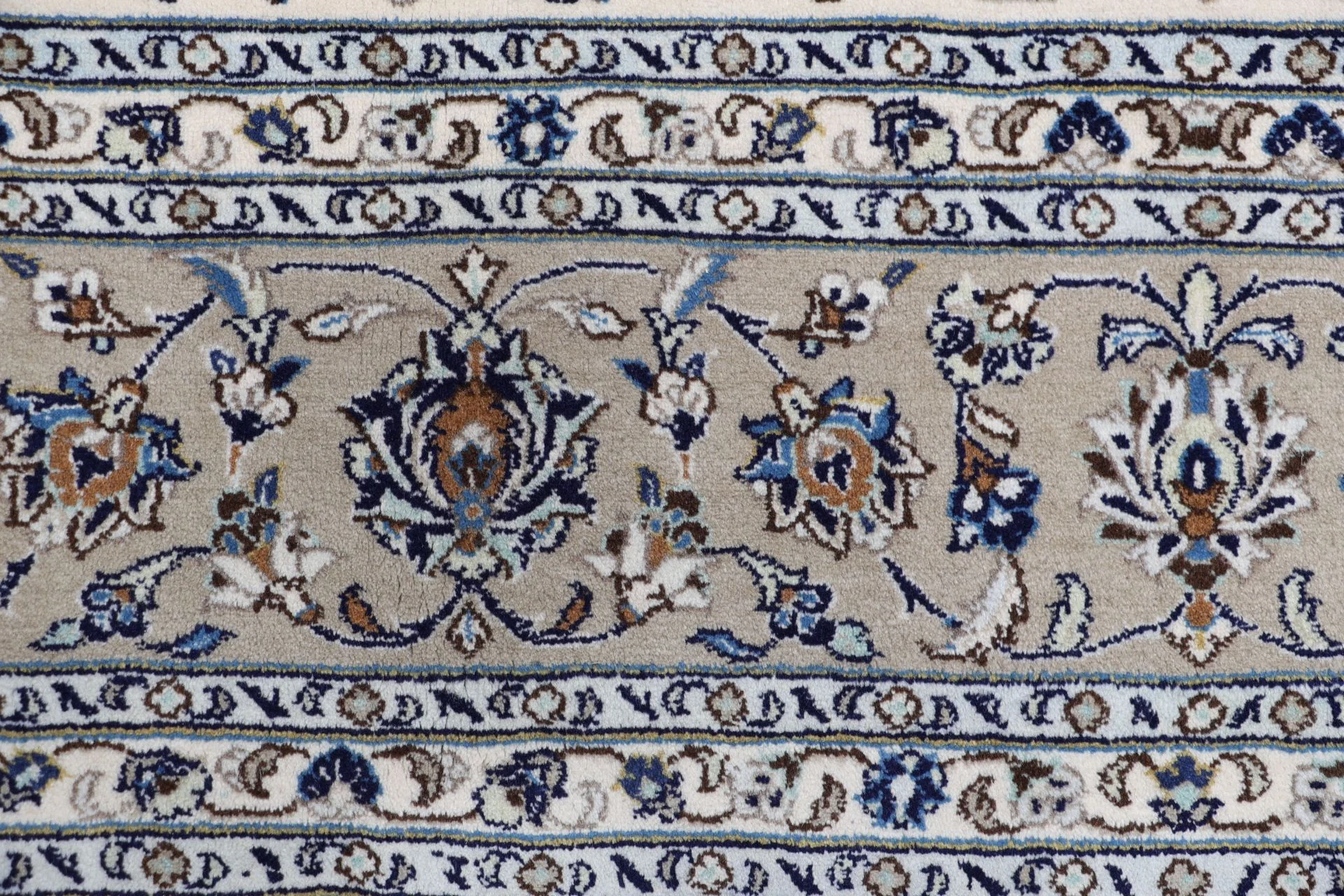 Hand-Knotted Kashan Persian Rug, 253 × 305 cm, Wool - Image 6