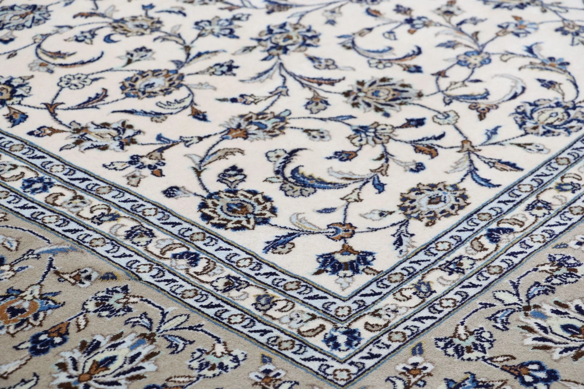 Hand-Knotted Kashan Persian Rug, 253 × 305 cm, Wool - Image 7
