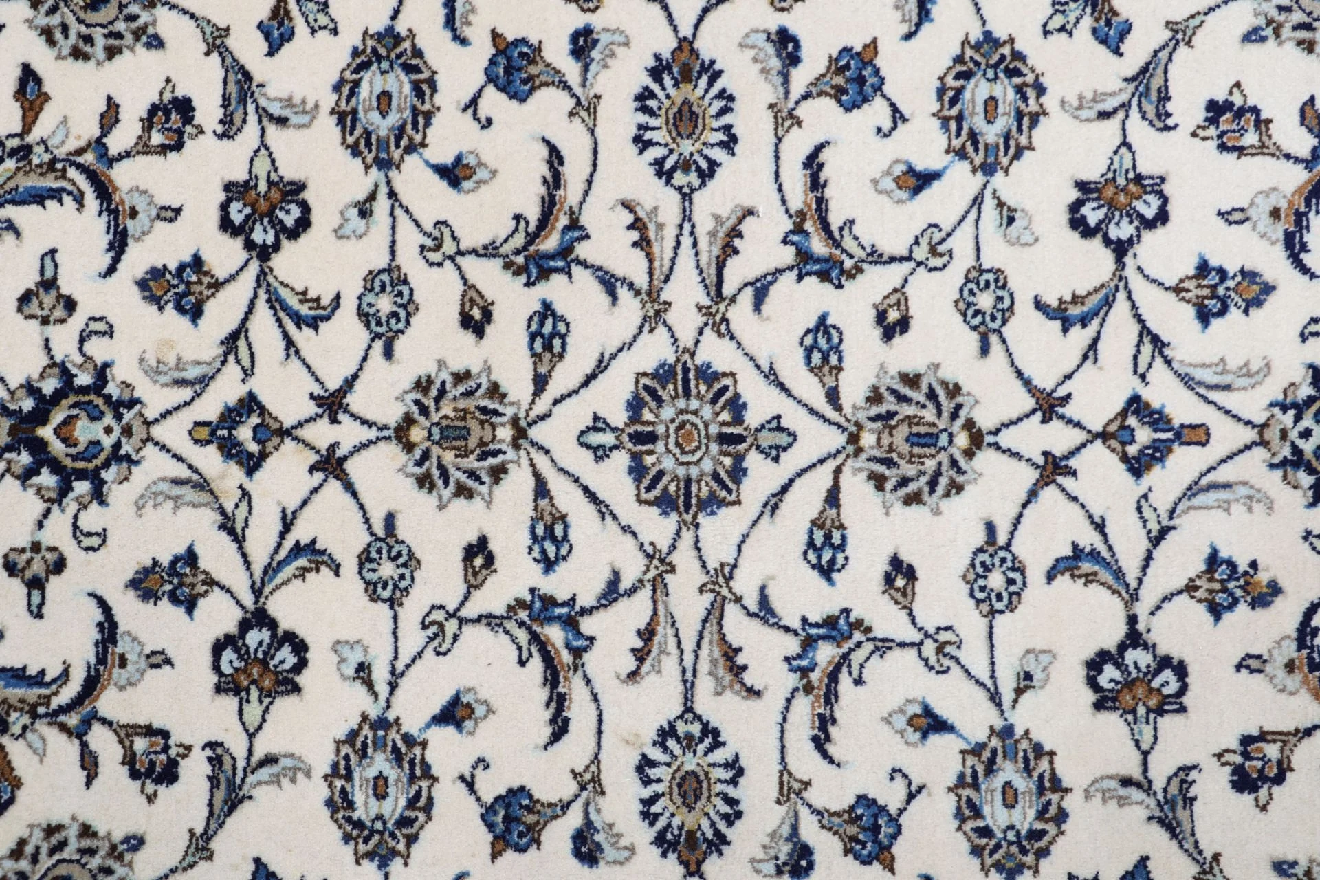 Hand-Knotted Kashan Persian Rug, 253 × 305 cm, Wool - Image 9