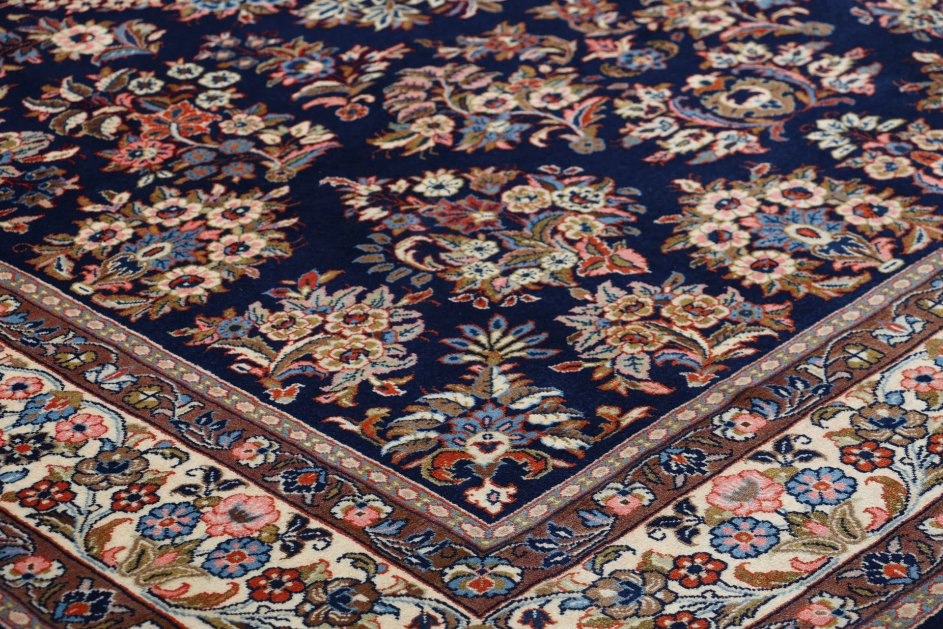 Sarouk Persian Rug 218 × 315 cm in Wool, hand-knotted - Image 5