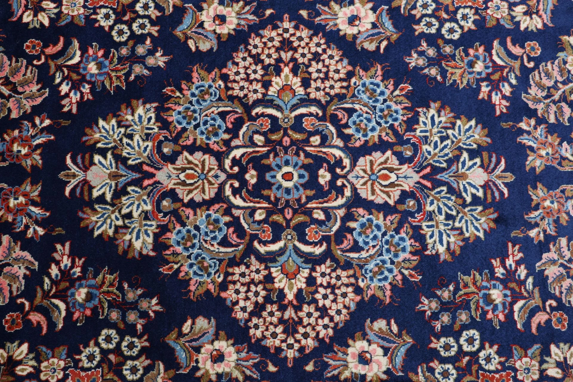 Sarouk Persian Rug 218 × 315 cm in Wool, hand-knotted - Image 9