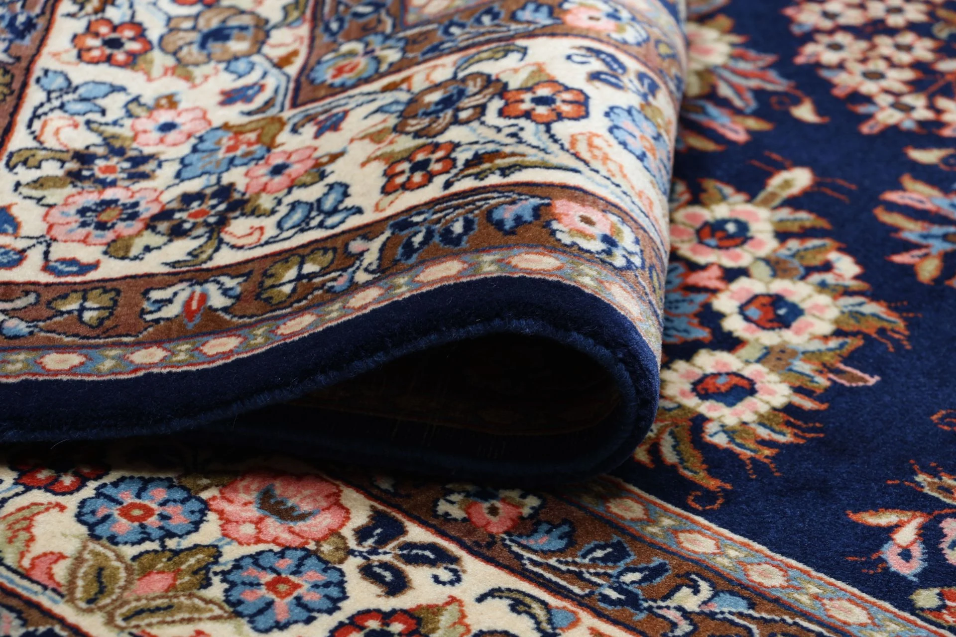 Sarouk Persian Rug 218 × 315 cm in Wool, hand-knotted - Image 10