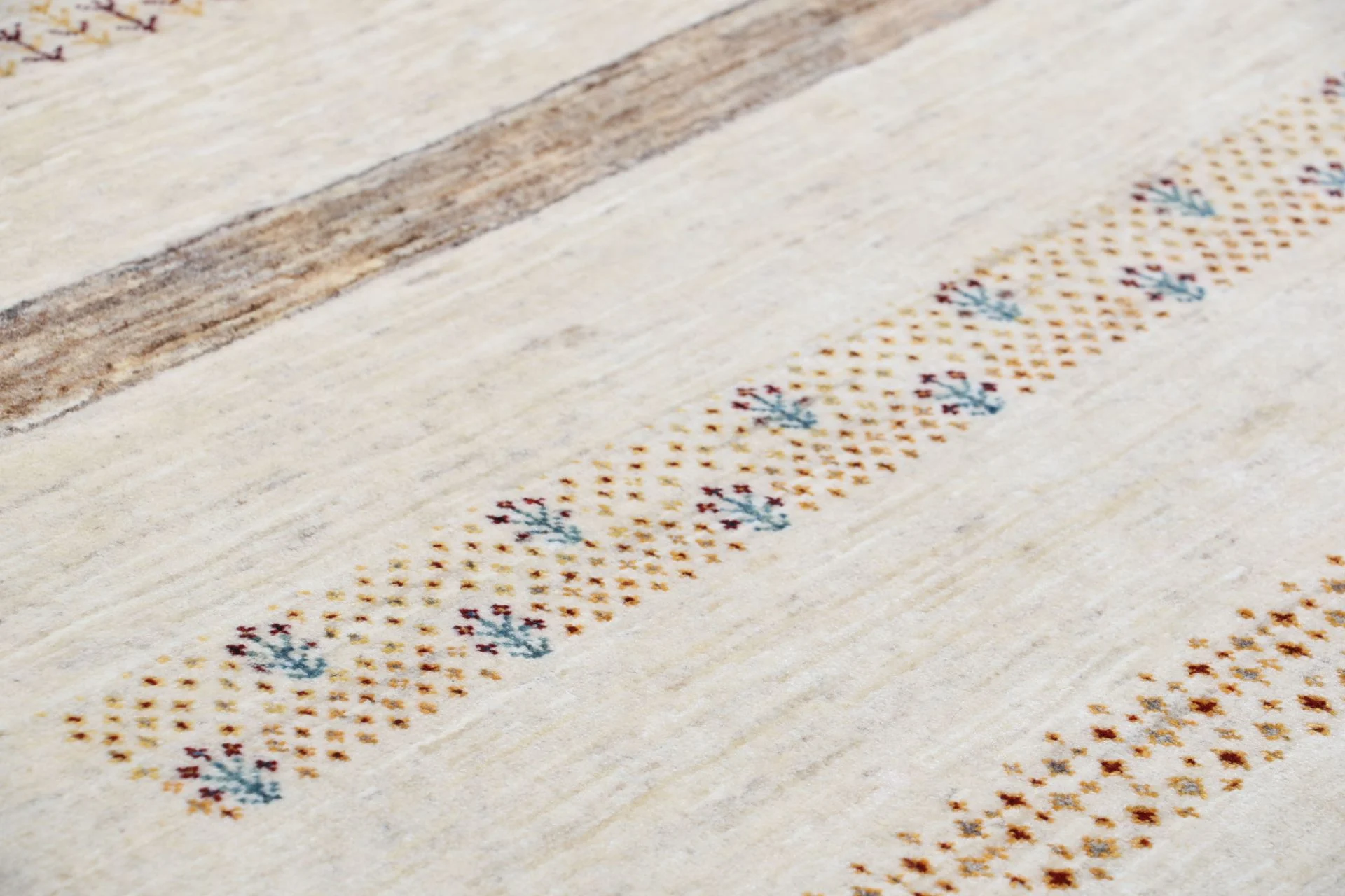 Hand-Knotted Loribaft Persian Rug, 198 × 288 cm, Wool - Image 5
