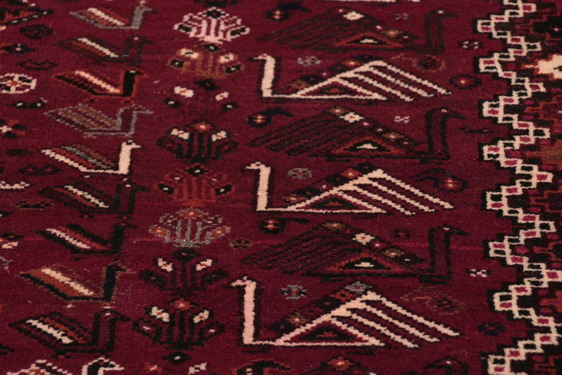 Hand-Knotted Qashqai Persian Rug, 170 × 270 cm, Wool - Image 4