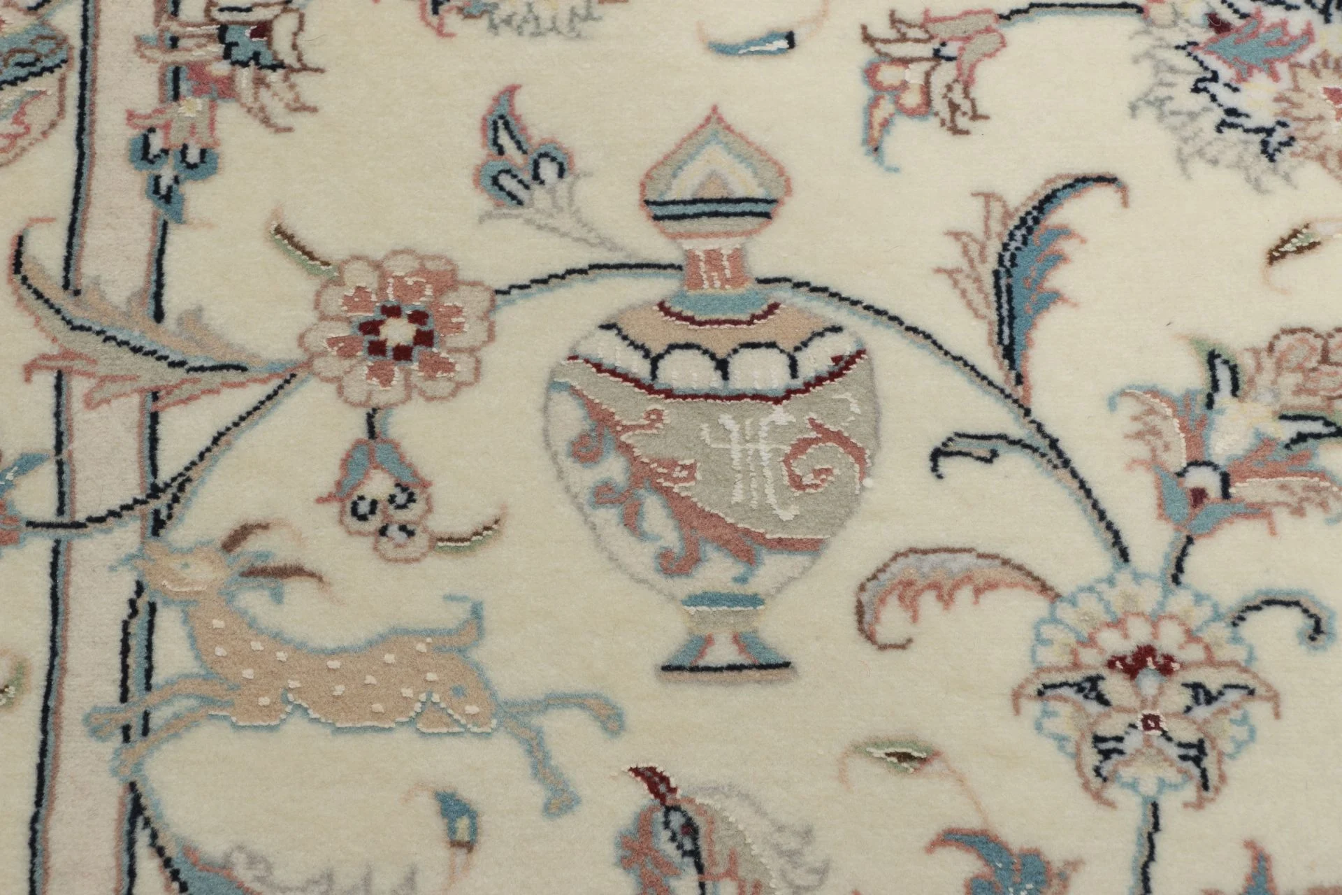 Kashmar Persian Rug 140 × 205 cm in Wool, hand-knotted - Image 4