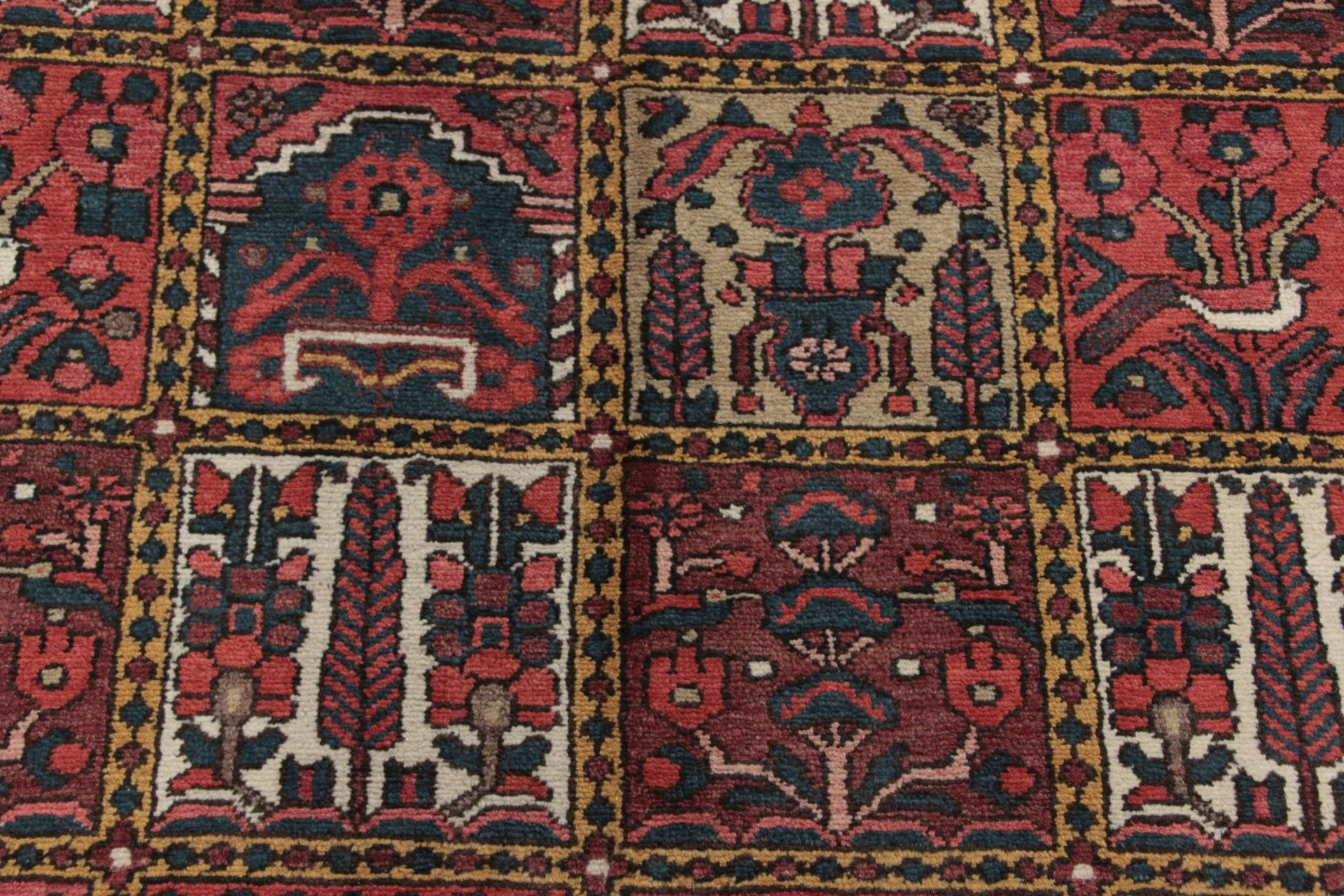 Alternative view of Wool Bakhtiari Persian Rug 167 × 292 cm, hand-knotted