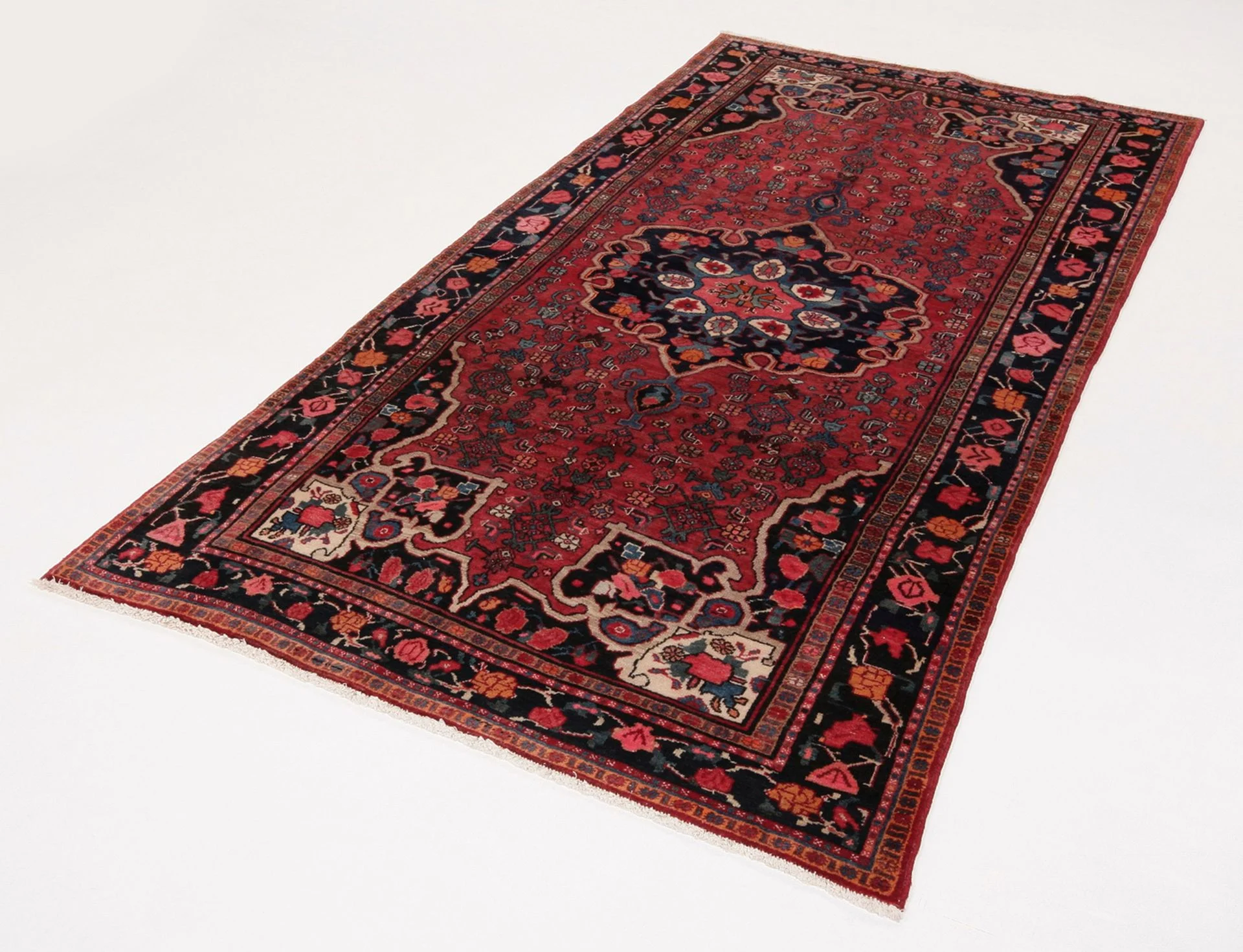 Alternative view of Bijar Persian Rug 144 × 298 cm in Wool, hand-knotted