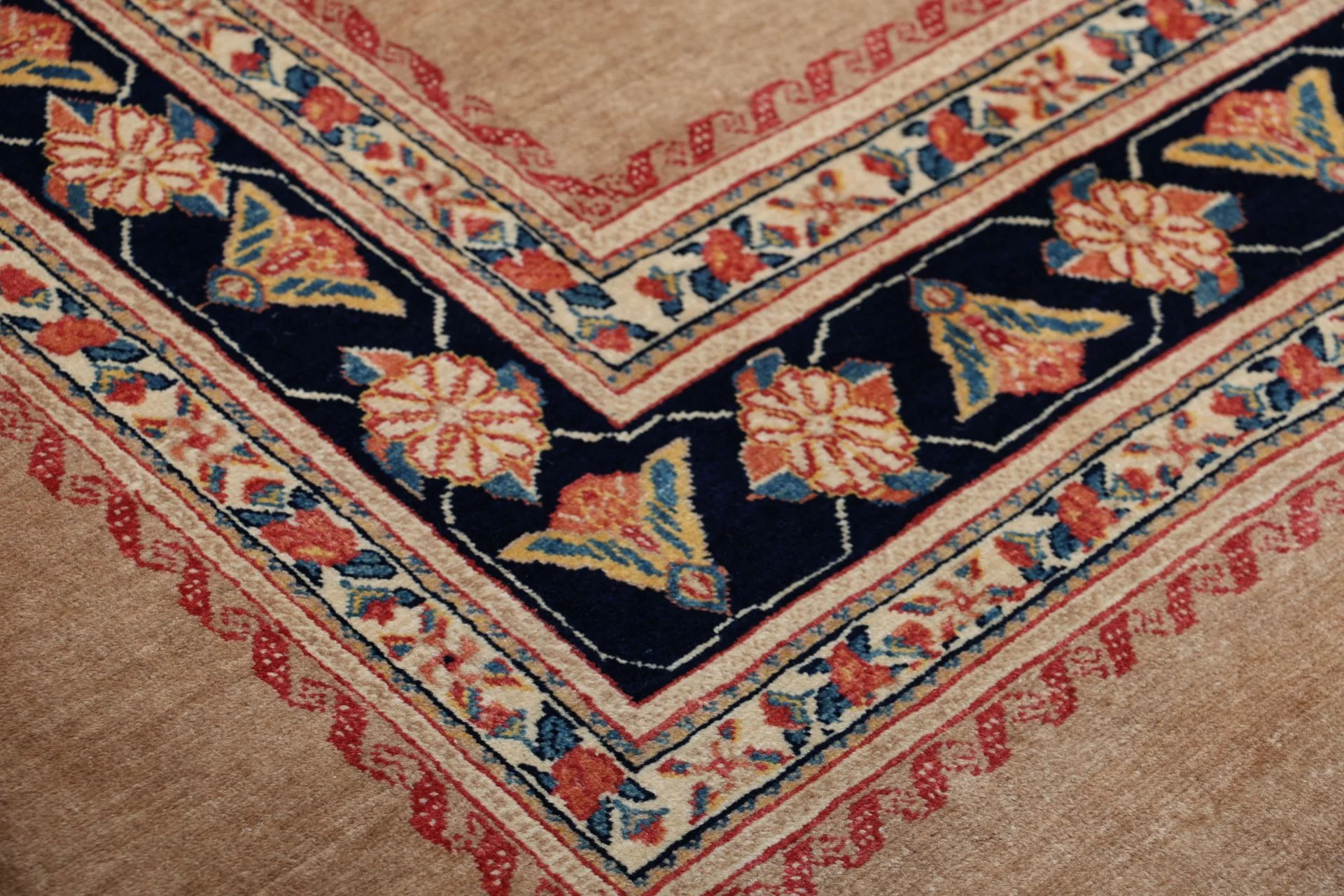 Hand-Knotted Sarouk Persian Rug, 198 × 209 cm, Wool - Image 5