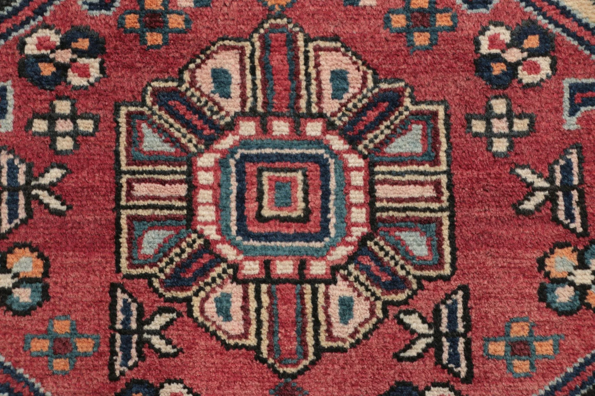 Alternative view of Bakhtiari Persian Rug 165 × 246 cm in Wool, hand-knotted