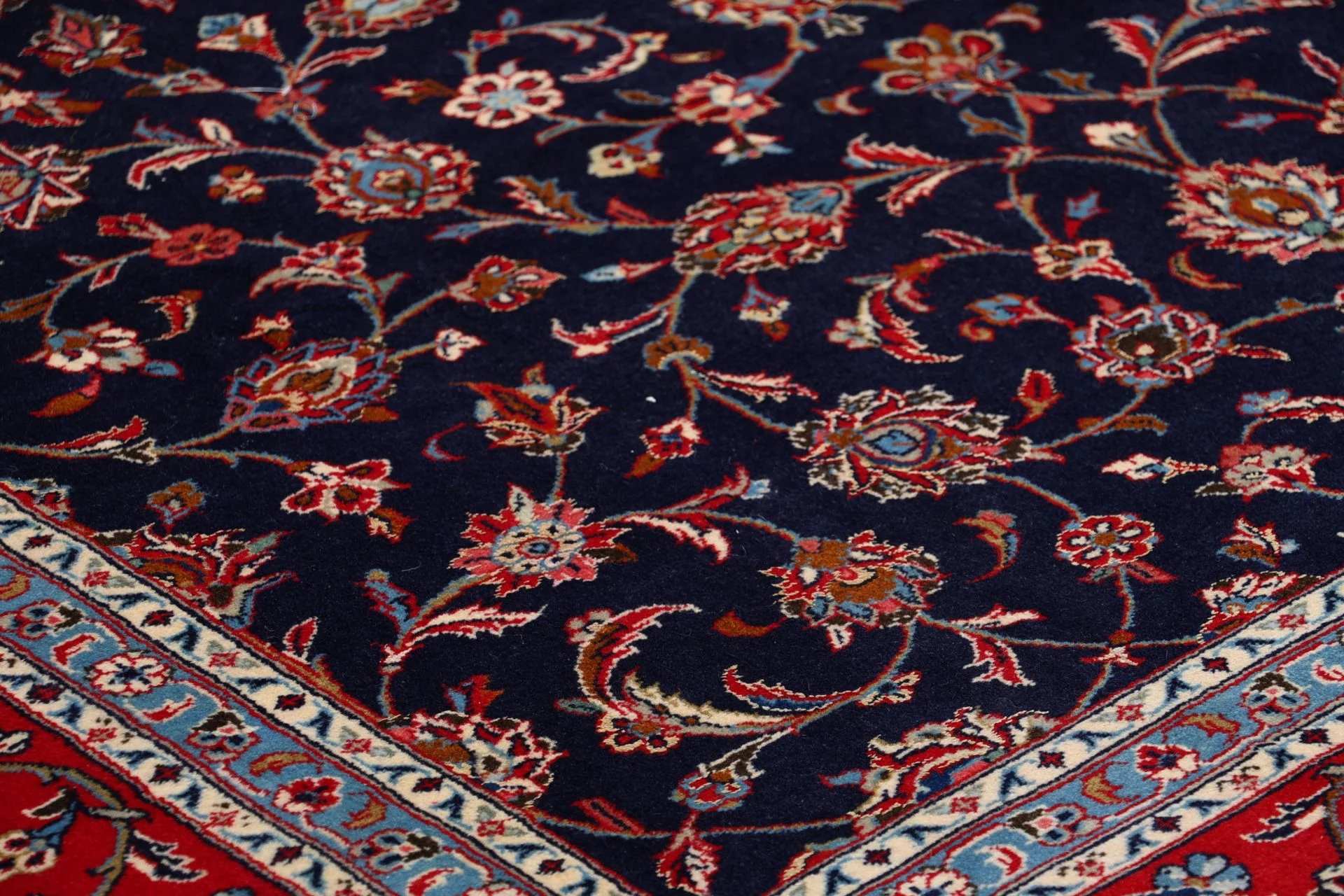 Hand-Knotted Kashan Persian Rug, 200 × 287 cm, Wool - Image 5