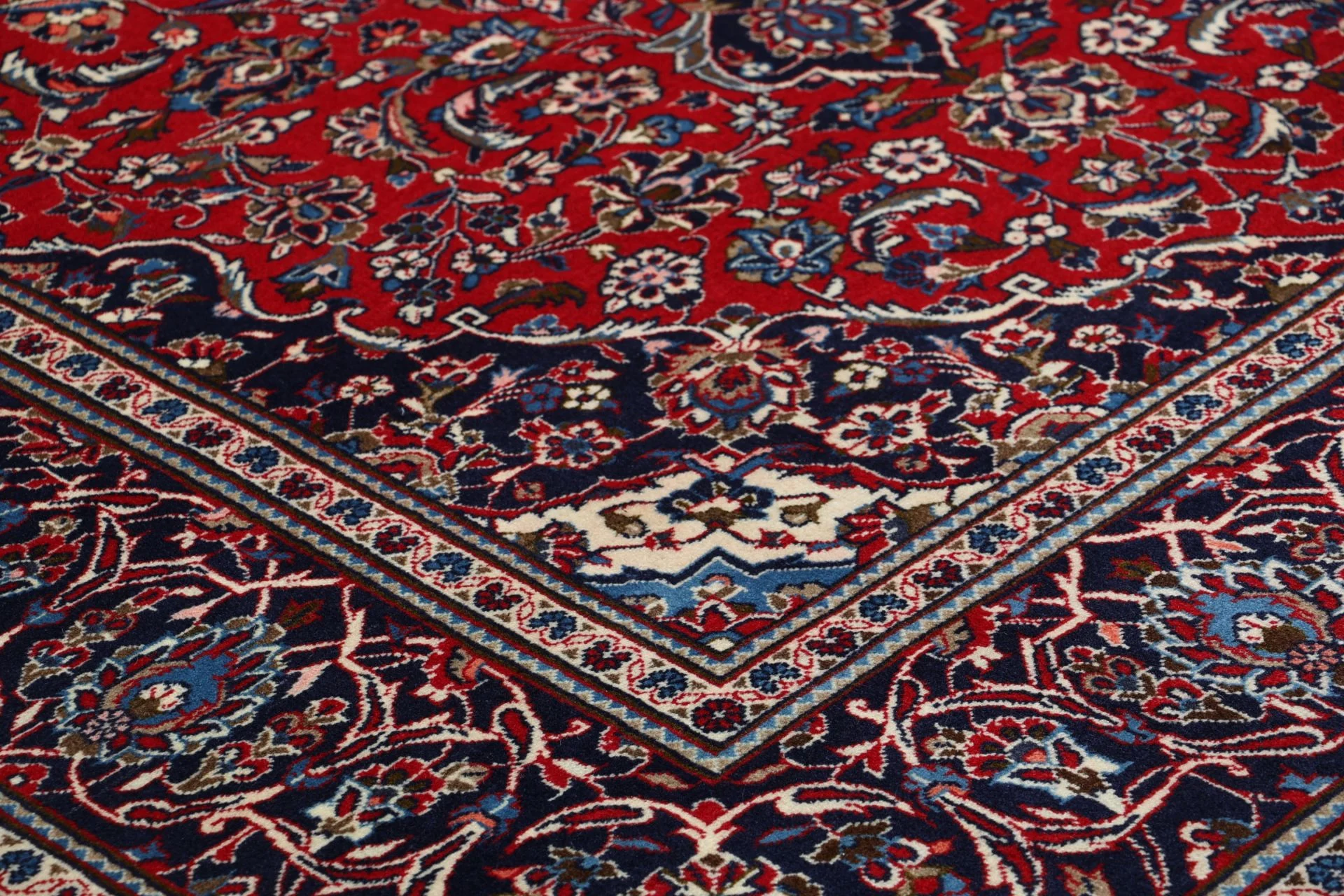 Kashan Persian Rug 195 × 304 cm in Wool, hand-knotted - Image 5