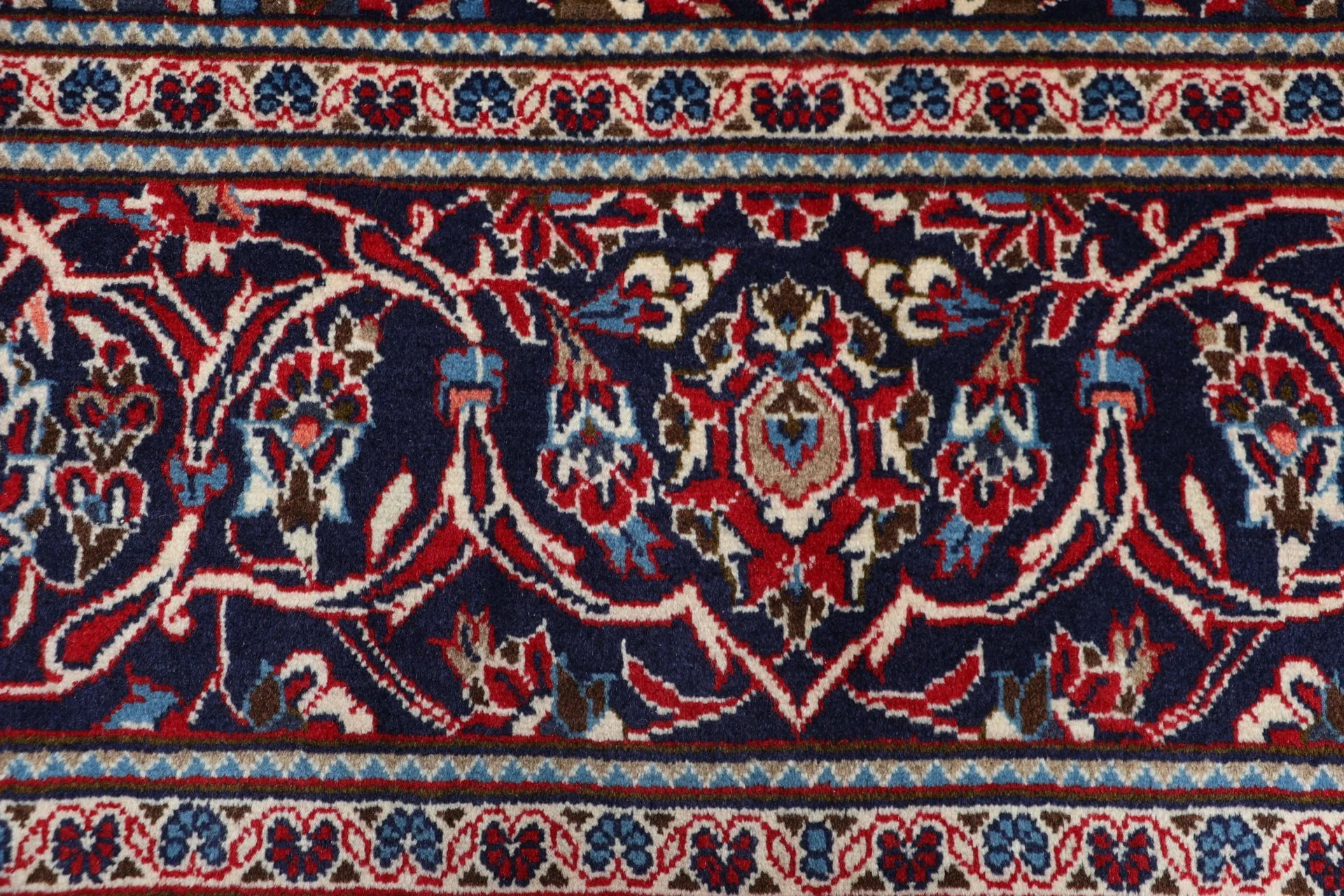 Kashan Persian Rug 195 × 304 cm in Wool, hand-knotted - Image 8