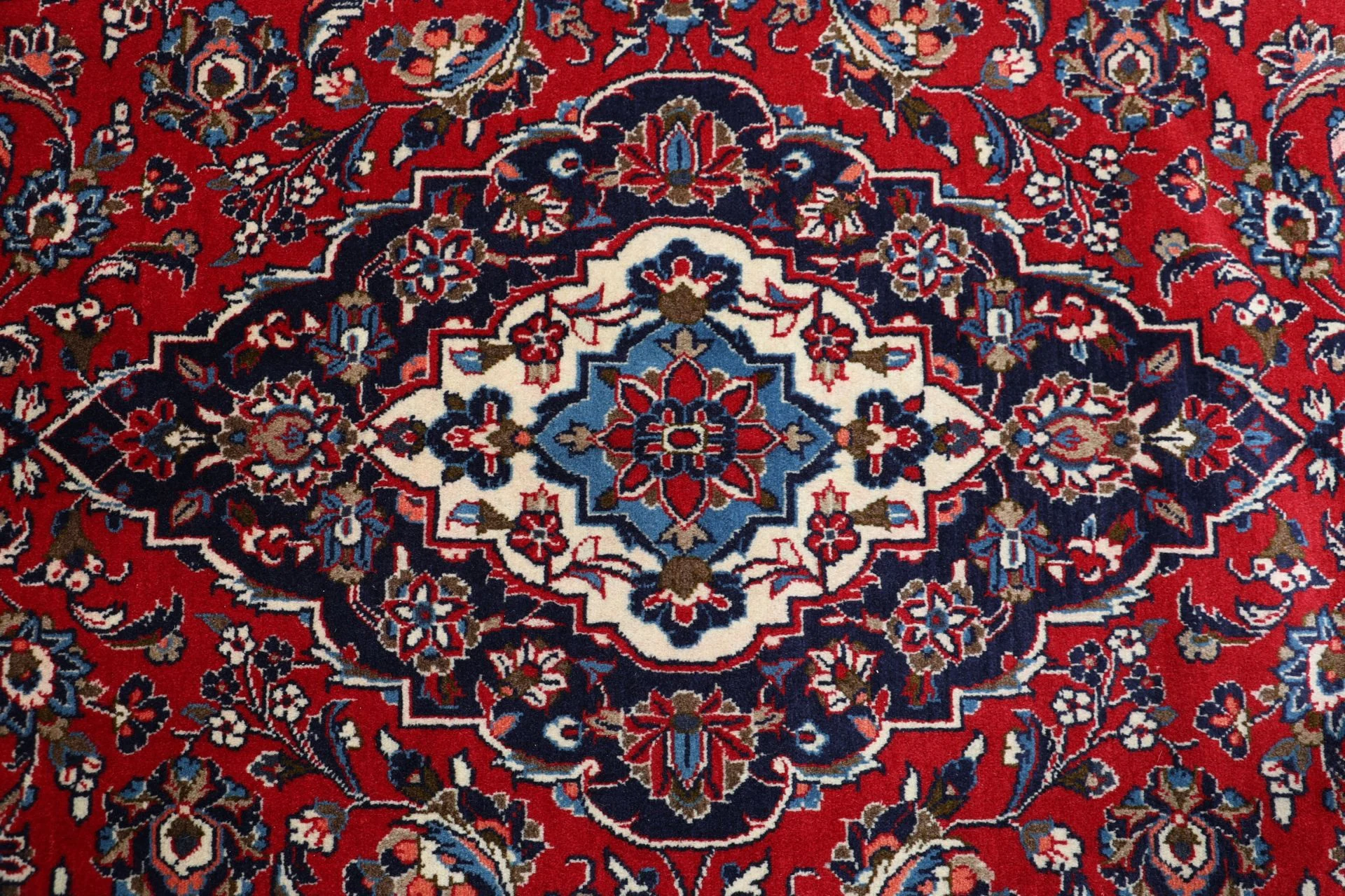 Kashan Persian Rug 195 × 304 cm in Wool, hand-knotted - Image 9