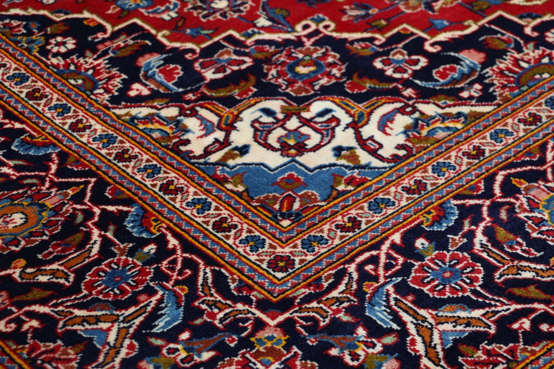 Kashan Persian Rug 198 × 285 cm in Wool, hand-knotted - Image 5