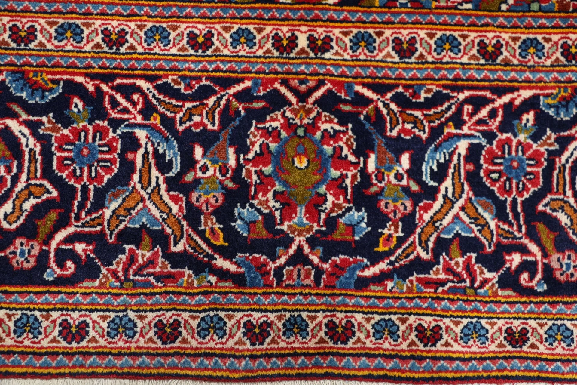Kashan Persian Rug 198 × 285 cm in Wool, hand-knotted - Image 8