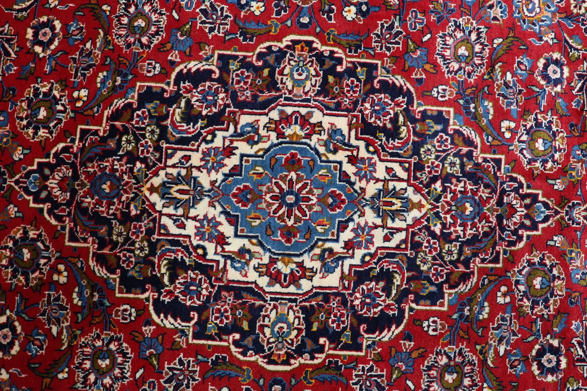 Kashan Persian Rug 198 × 285 cm in Wool, hand-knotted - Image 9