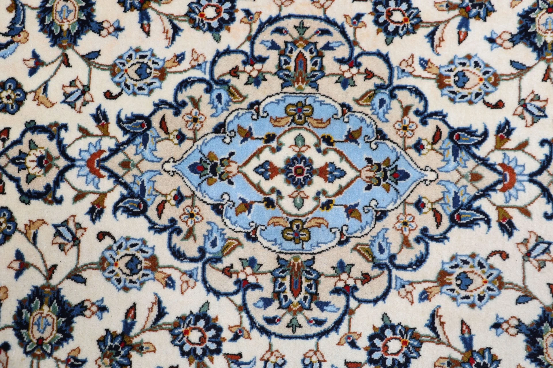 Wool Kashan Persian Rug 198 × 294 cm, hand-knotted - Image 9