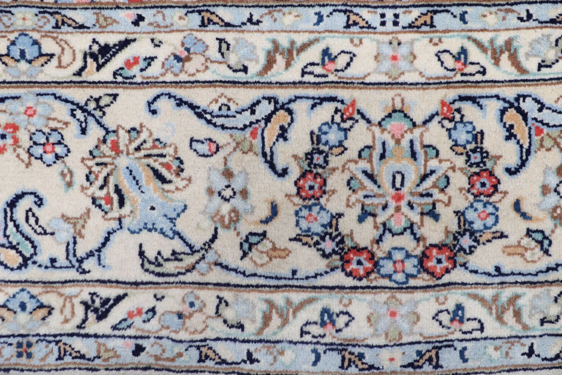Kashan Persian Rug 197 × 294 cm in Wool, hand-knotted - Image 8
