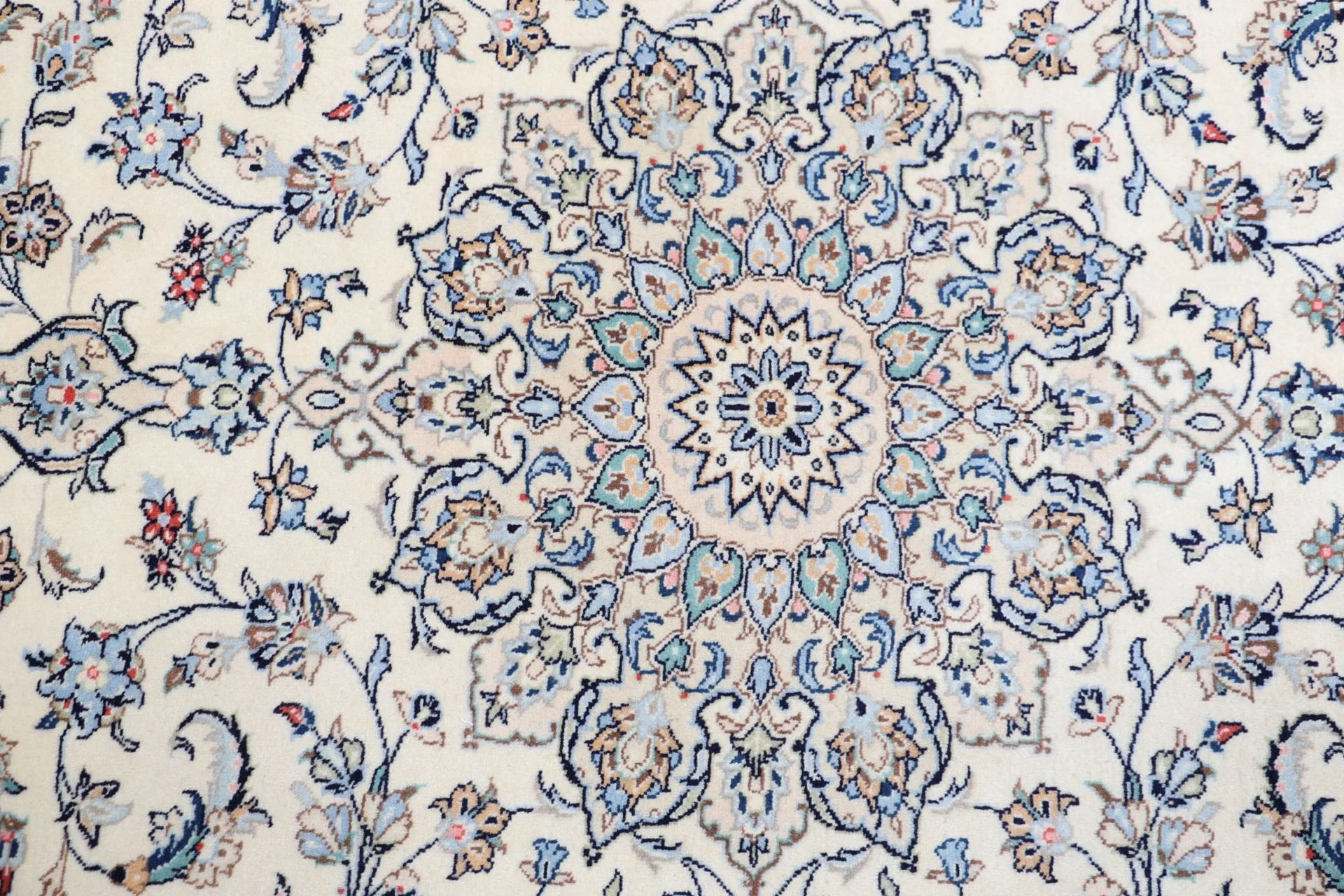 Kashan Persian Rug 197 × 294 cm in Wool, hand-knotted - Image 9
